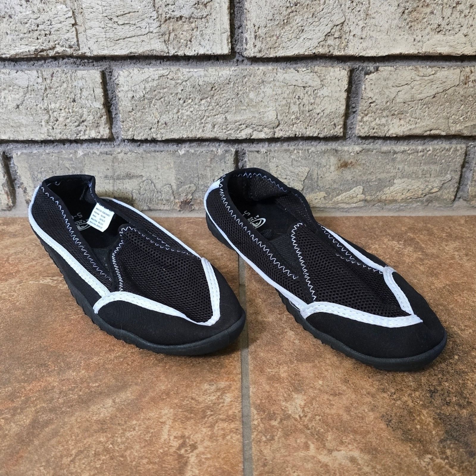 Athletic Works Black White | ATHLETIC WORKS | Water Shoe Size US 5.5 / EU 38 - 2 Thumbnail
