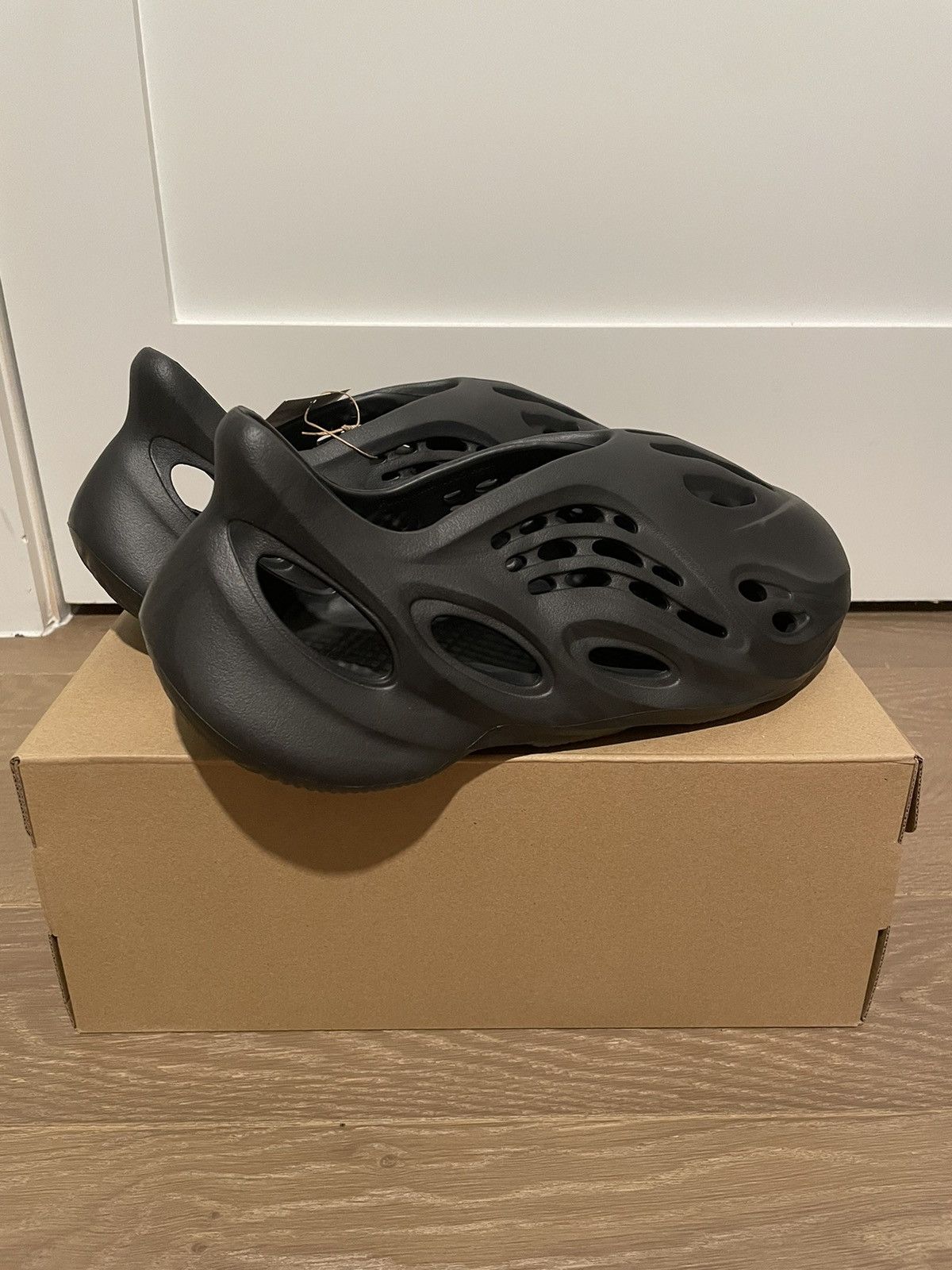 Yeezy Yeezy foam runner size 11 onyx new Size US 11 / EU 44 - 4 Thumbnail