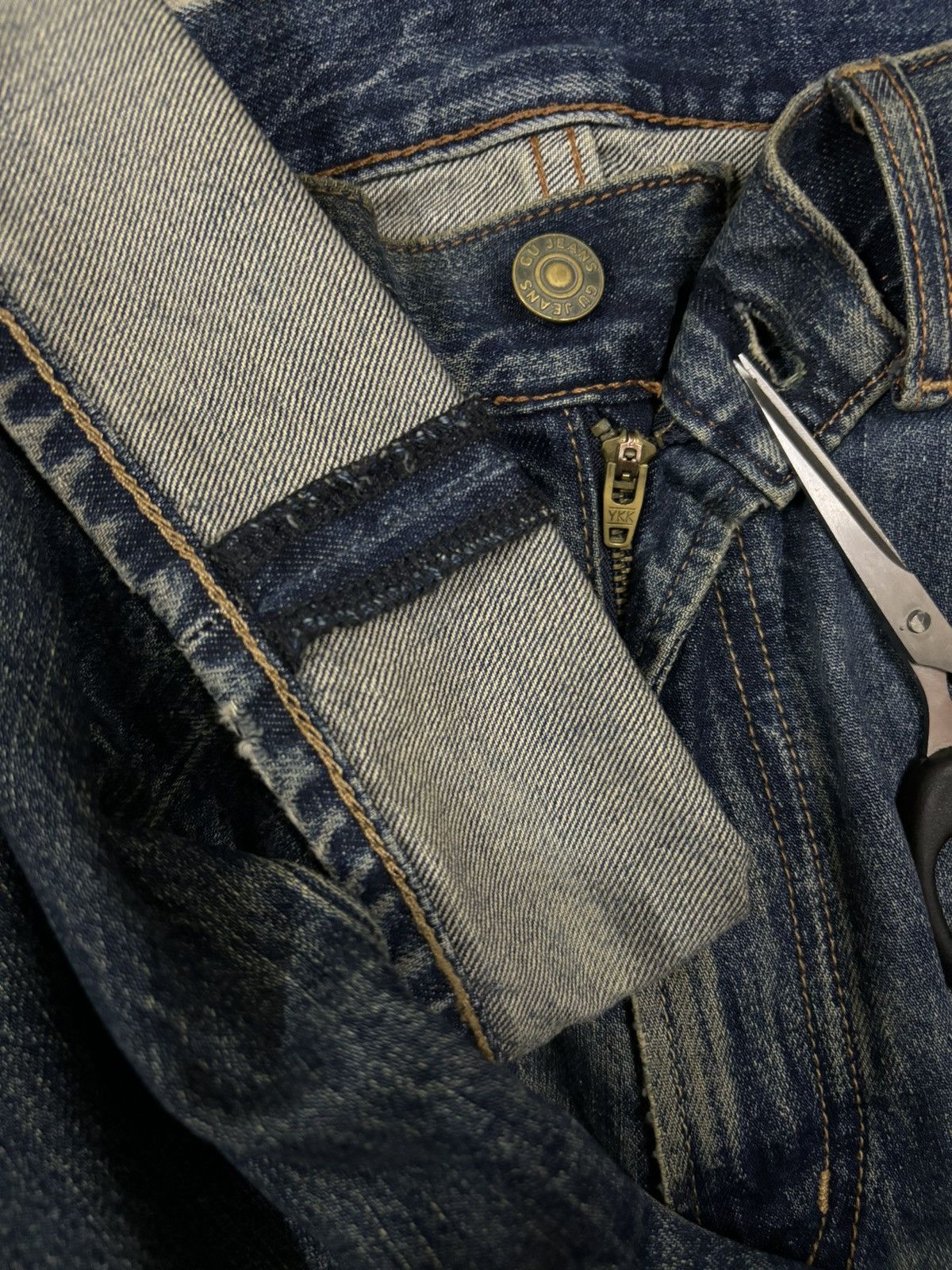 GU × Undercover Vintage Japanese Brand GU Dark Mud Wash Loose Ripped Jeans Size US 33 - 4 Thumbnail