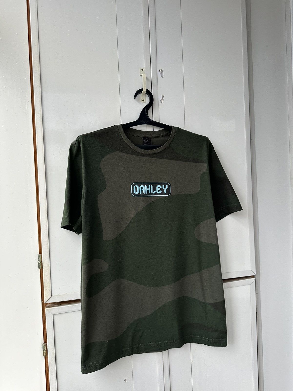 Oakley Vintage Oakley T-shirt Camo Style Size US XL / EU 56 / 4 - 5 Thumbnail