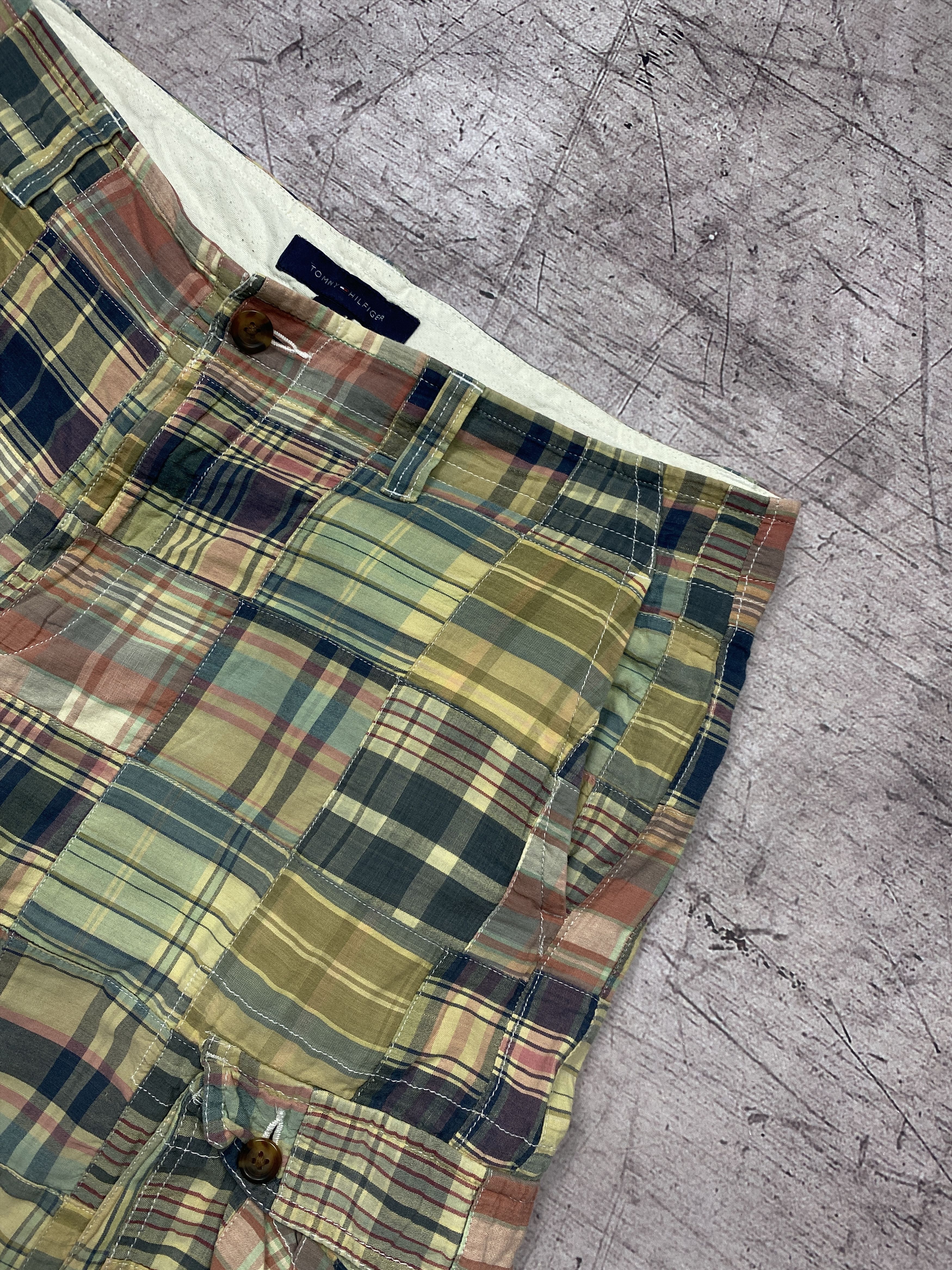 Tommy Hilfiger Tommy Hilfiger Vintage Mens Patchwork Cargo Shorts Size US 32 / EU 48 - 2 Thumbnail