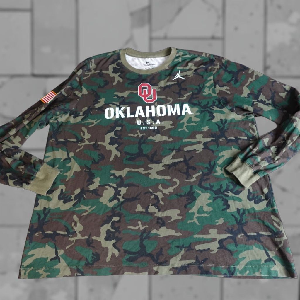 Jordan Brand VINTAGE Oklahoma Sooners Shirt 2XL Green Camo Camouflage Jordan Jersey Shirt Mens 2XL Green Camouflage Oklahoma Sooners Shirt Size US XXL / EU 58 / 5 - 1 Thumbnail