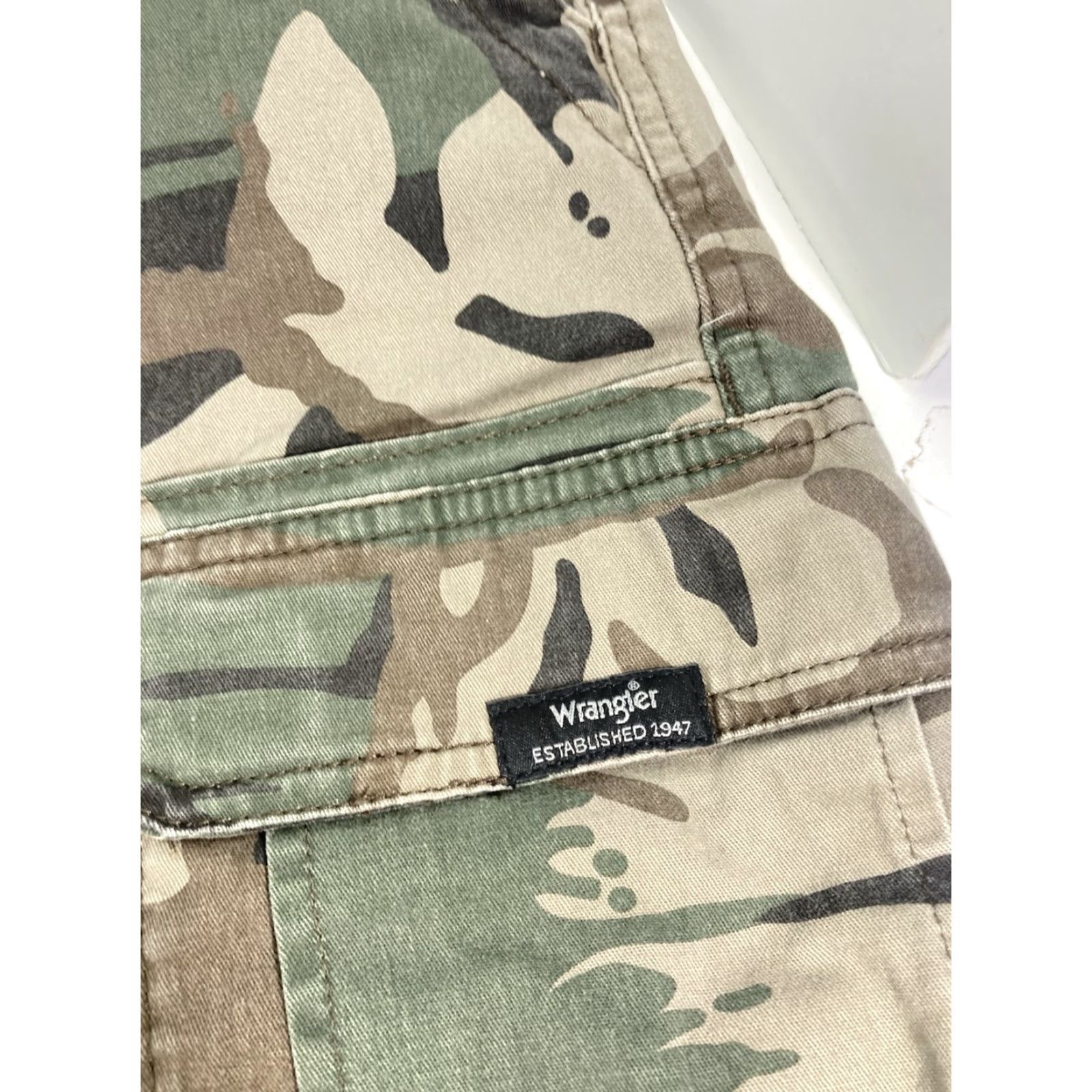 Wrangler VINTAGE Wrangler Camo Cargo Shorts Mens 42X12 Classic Relaxed Fit Camouflage Cotton Size US 42 / EU 58 - 4 Thumbnail