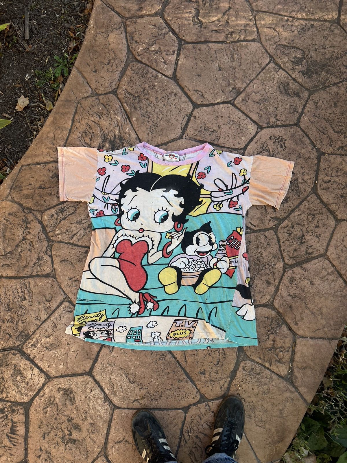 Other Thrashed 90’s “I Love Betty” Betty Boop All Over TV T-Shirt Size US XL / EU 56 / 4 - 1 Thumbnail