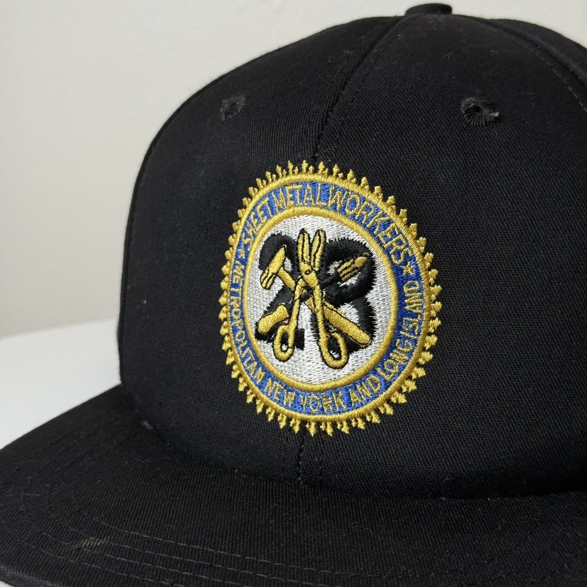 Vintage Vintage Black Snapback Cap With Gold Badge – Union Workers Size ONE SIZE - 3 Thumbnail
