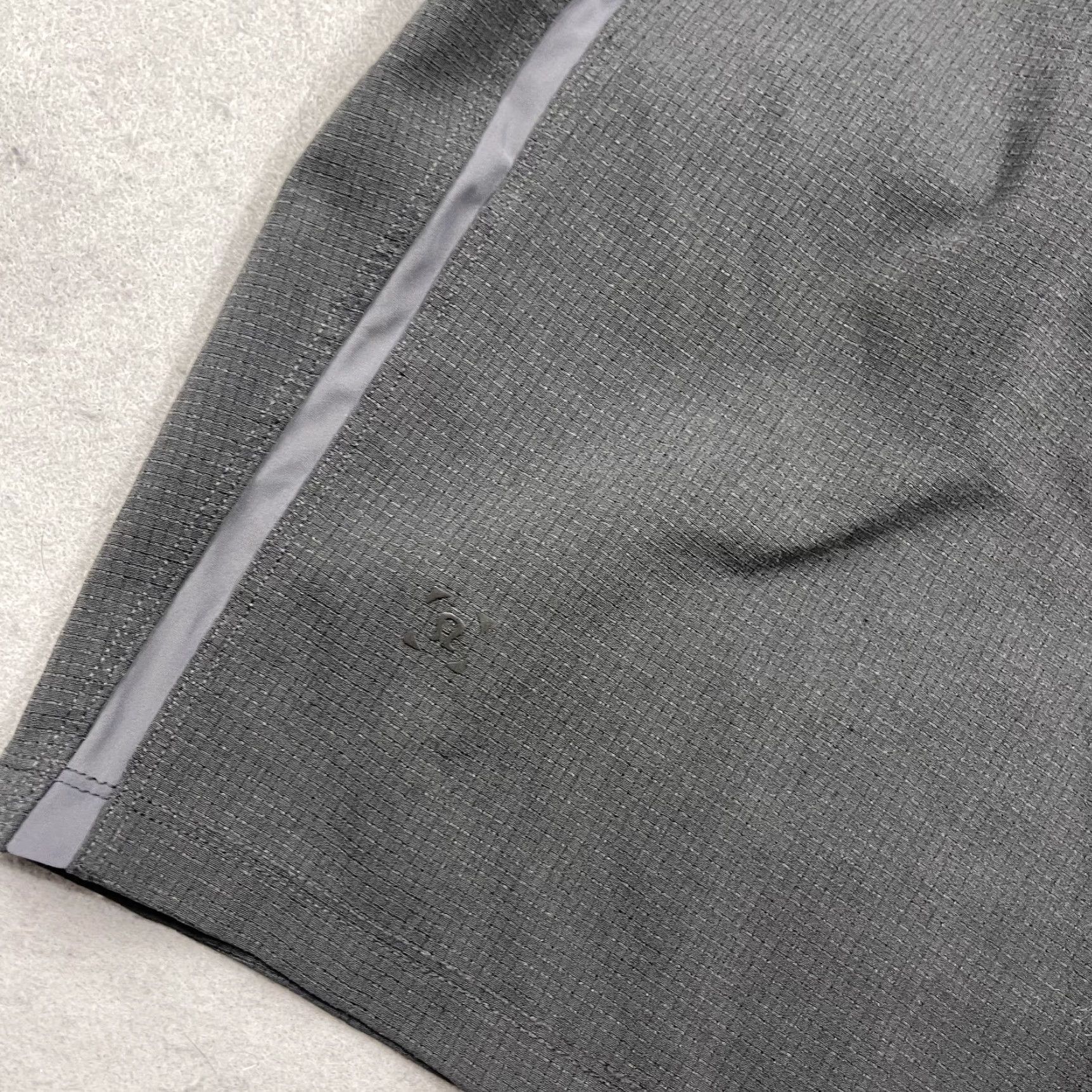 Lululemon Lululemon Shorts Mens M Gray Solid Pace Breaker 8 In Performance Regular Drawstring Gym & Training Women? Size US 31 - 5 Thumbnail