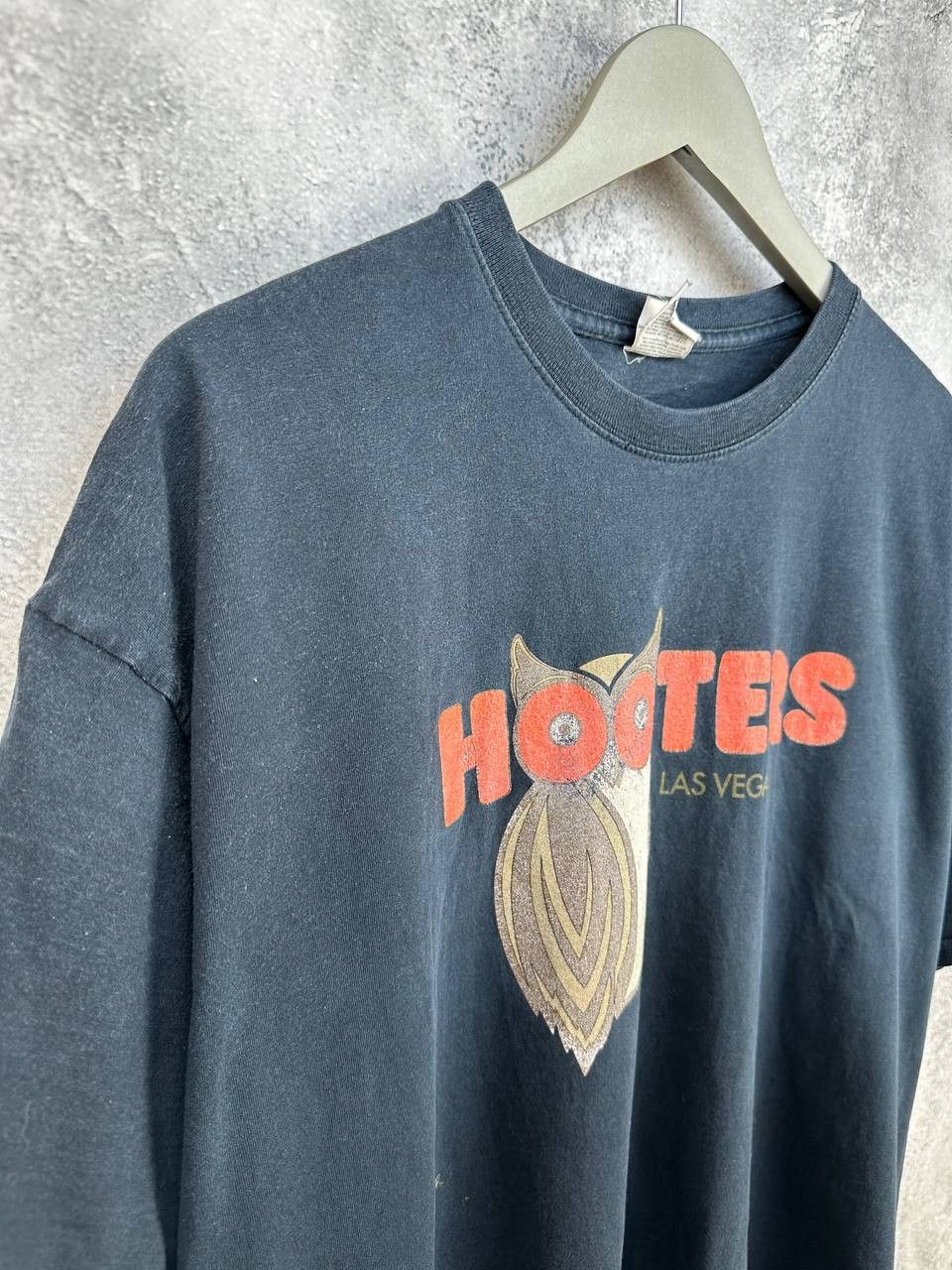 Vintage Hooters Las Vegas Owl T-Shirt Vintage 90s Graphic Tee Size US L / EU 52-54 / 3 - 3 Thumbnail