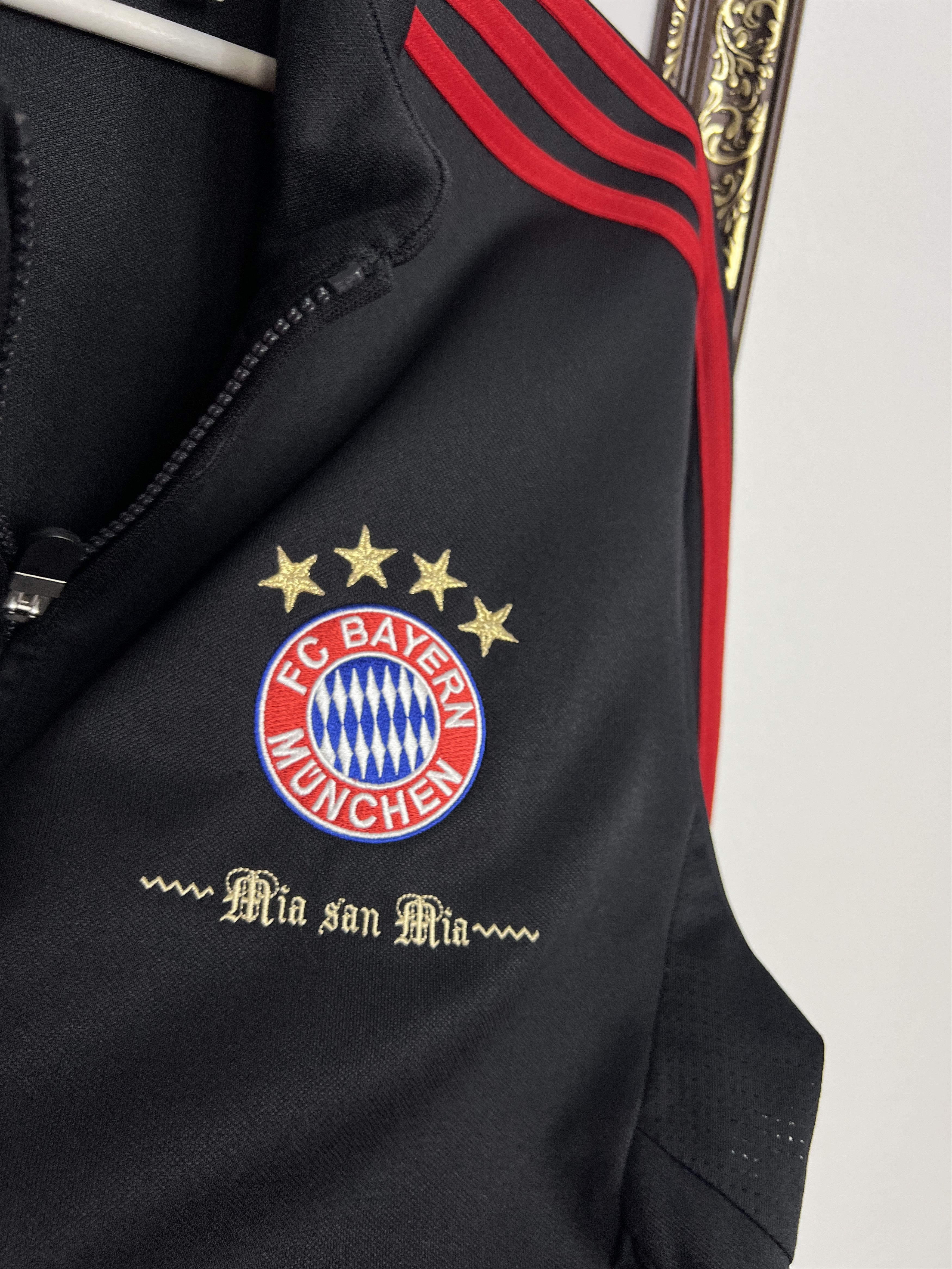Adidas Vintage Adidas Bayern Munich Football Jacket Track Top Zip Size US M / EU 48-50 / 2 - 5 Thumbnail