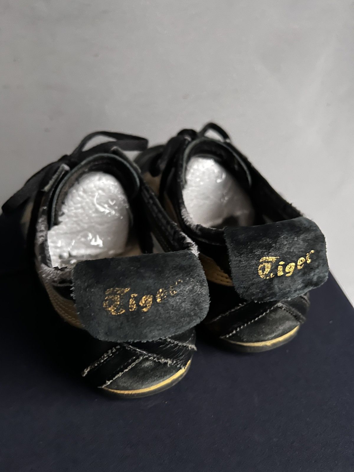 Onitsuka Tiger Onitsuka Tiger Mexico 66 Gold Black Shoes vintage y2k Size US 10 / EU 43 - 10 Thumbnail