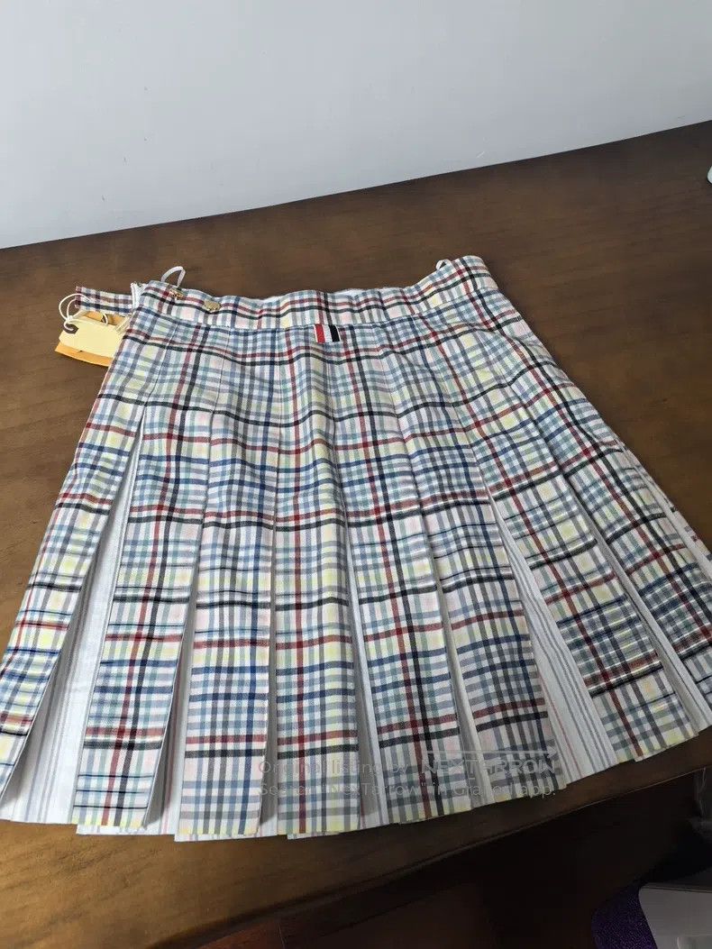 Thom Browne Thom Browne Wool Gold Buckle Pleated Skirt Size 25" / US 0 / IT 36 - 2 Thumbnail