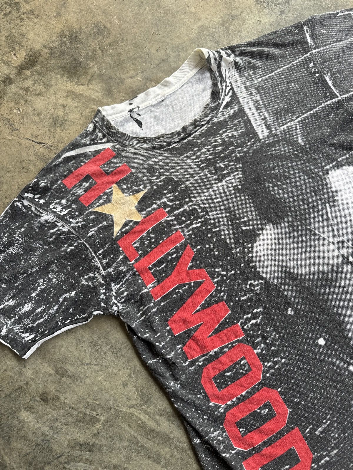 Vintage *RARE* 90s VINTAGE AOP HOLLYWOOD 00s MUSCLE GRUNGE MODEL TEE Size US L / EU 52-54 / 3 - 4 Thumbnail