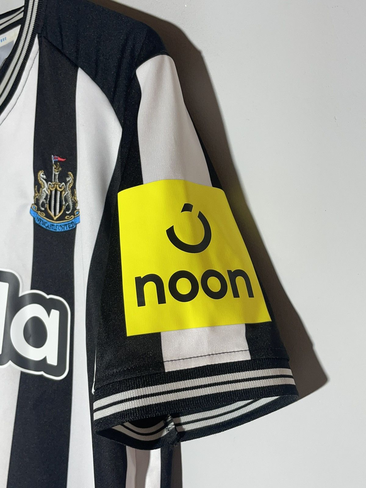 Castore Newcastle United Castore 2023/24 Home Football Shirt Size US L / EU 52-54 / 3 - 6 Thumbnail