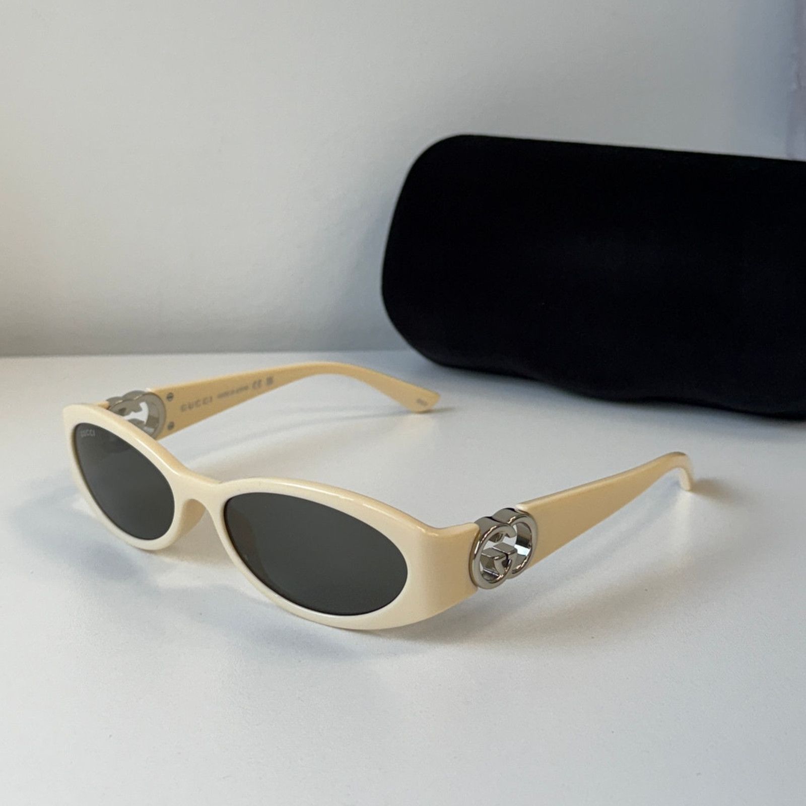 Gucci NEW Gucci GG1660S Ivory White Slim Oval Logo Sunglasses Size ONE SIZE - 2 Thumbnail
