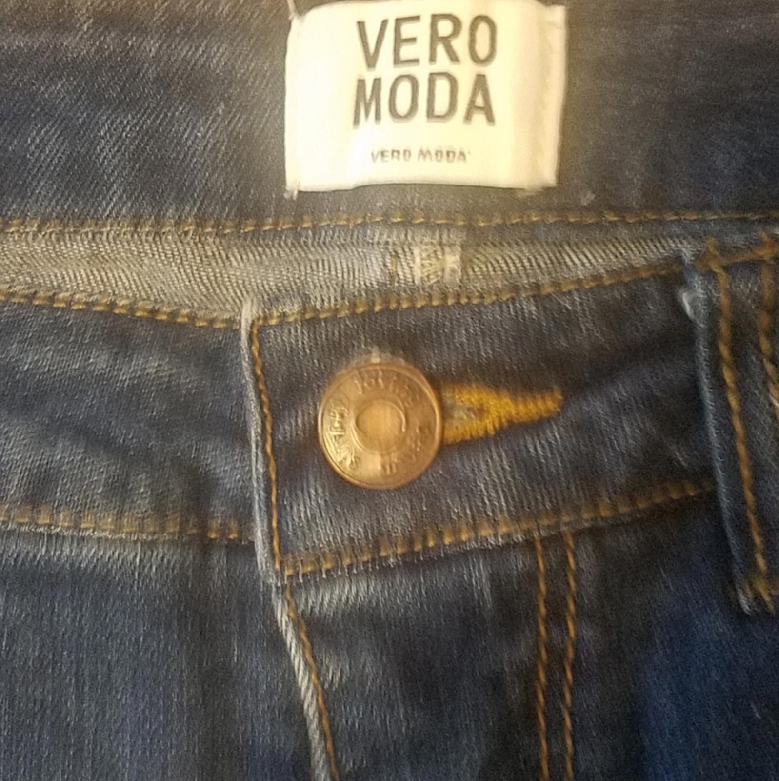 Designer Vero Moda Denim Blue Women's Shorts Size 27" / US 4 / IT 40 - 3 Thumbnail