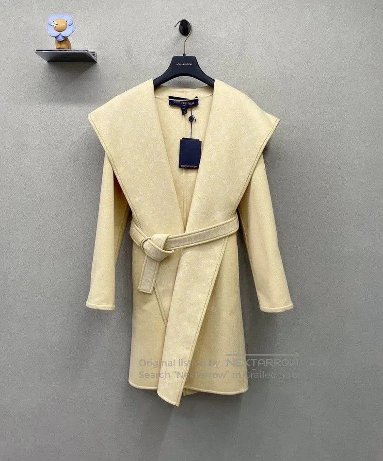 Louis Vuitton Louis Vuitton Yellow Logo Robe Coat. Size US XXS / EU 40 - 1 Thumbnail
