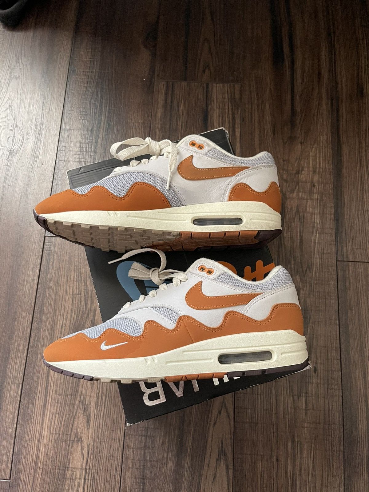 Nike × Patta Nike Air max 1 X Patta Size US 9.5 / EU 42-43 - 2 Thumbnail