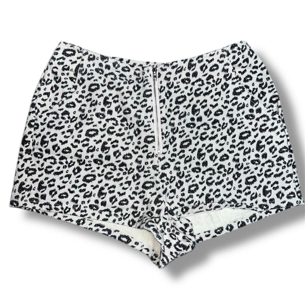 Free People Altar'd State, Front Zip Leopard Print Cream & Black Short Shorts Small Size 26" / US 2 / IT 38 - 1 Thumbnail
