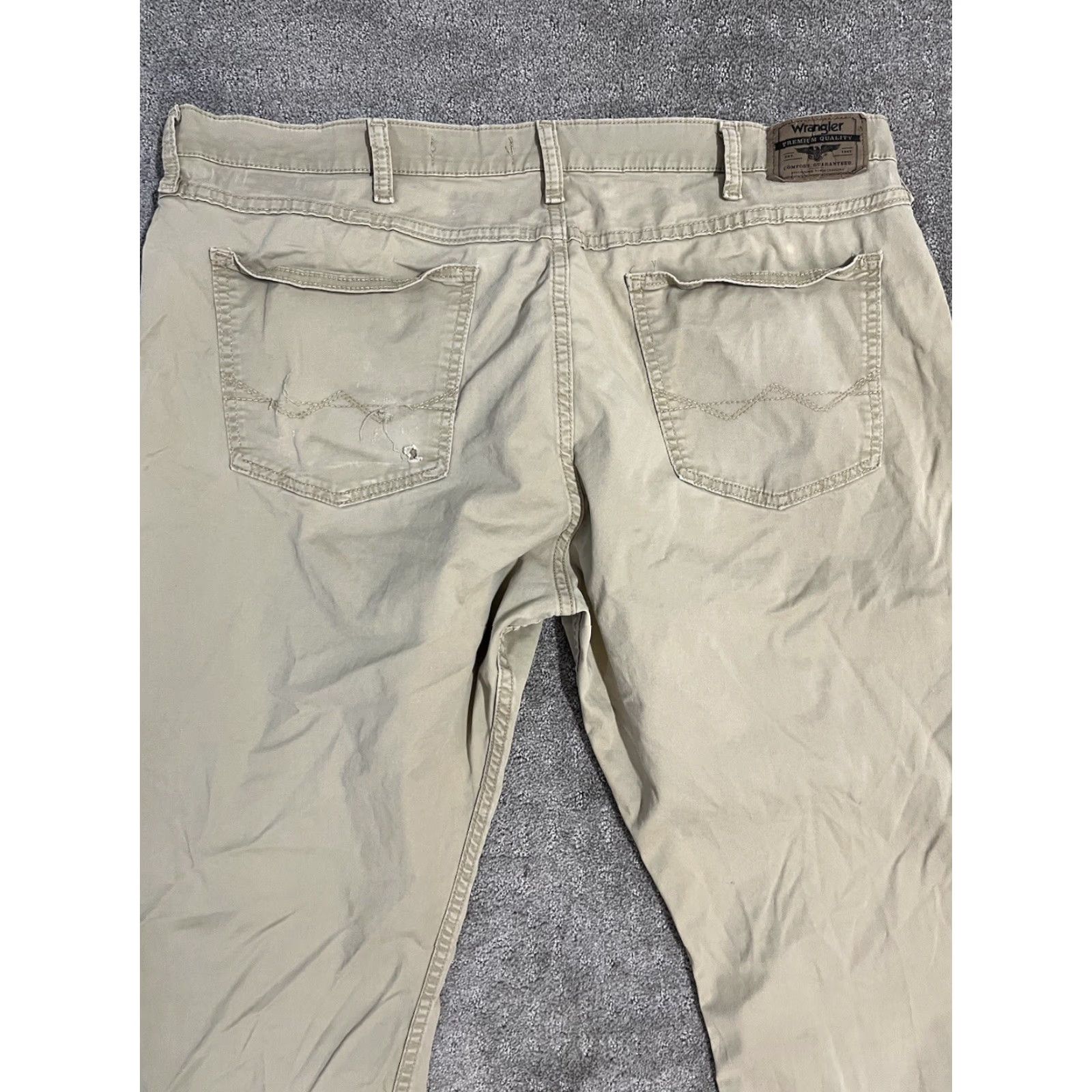 Wrangler VINTAGE Wrangler Straight Fit Jeans Mens 38 x 30 Khaki Cotton Blend Classic Workwear Size US 38 / EU 54 - 2 Thumbnail