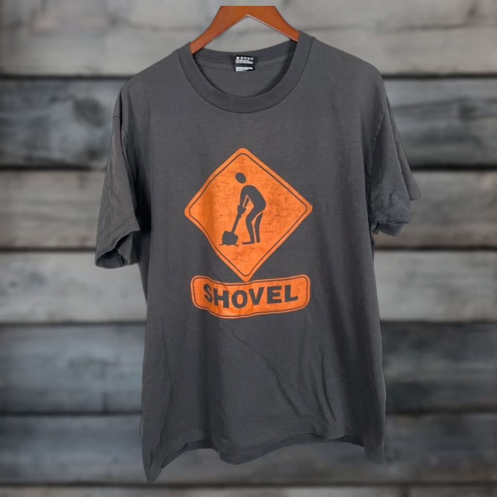Fruit Of The Loom VINTAGE Fruit of the Loom T-Shirt Shovel Road Sign Adult XL Black 50-50 Cotton-Polyester Single Stitch 1990s Retro Mens Size US L / EU 52-54 / 3 - 1 Thumbnail