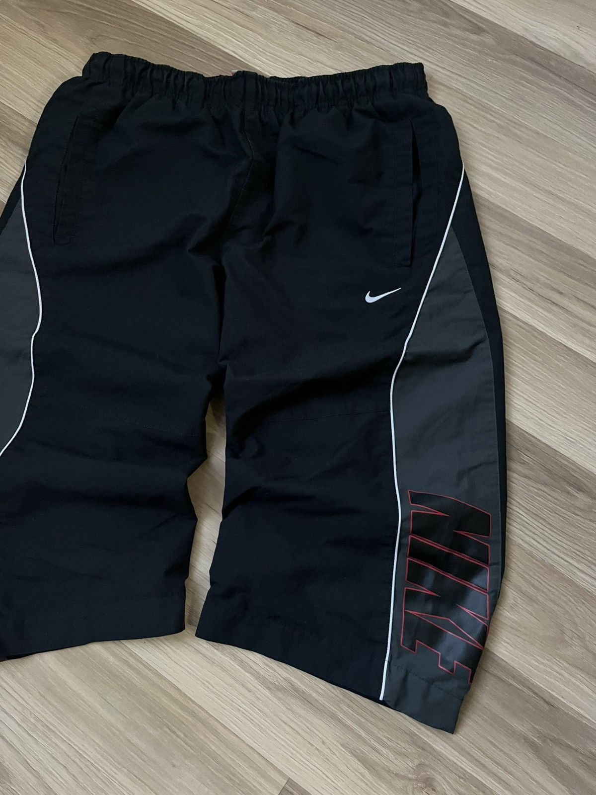 Nike Hype Vintage Nike Y2K Shorts Big Logo Size US 32 / EU 48 - 4 Thumbnail