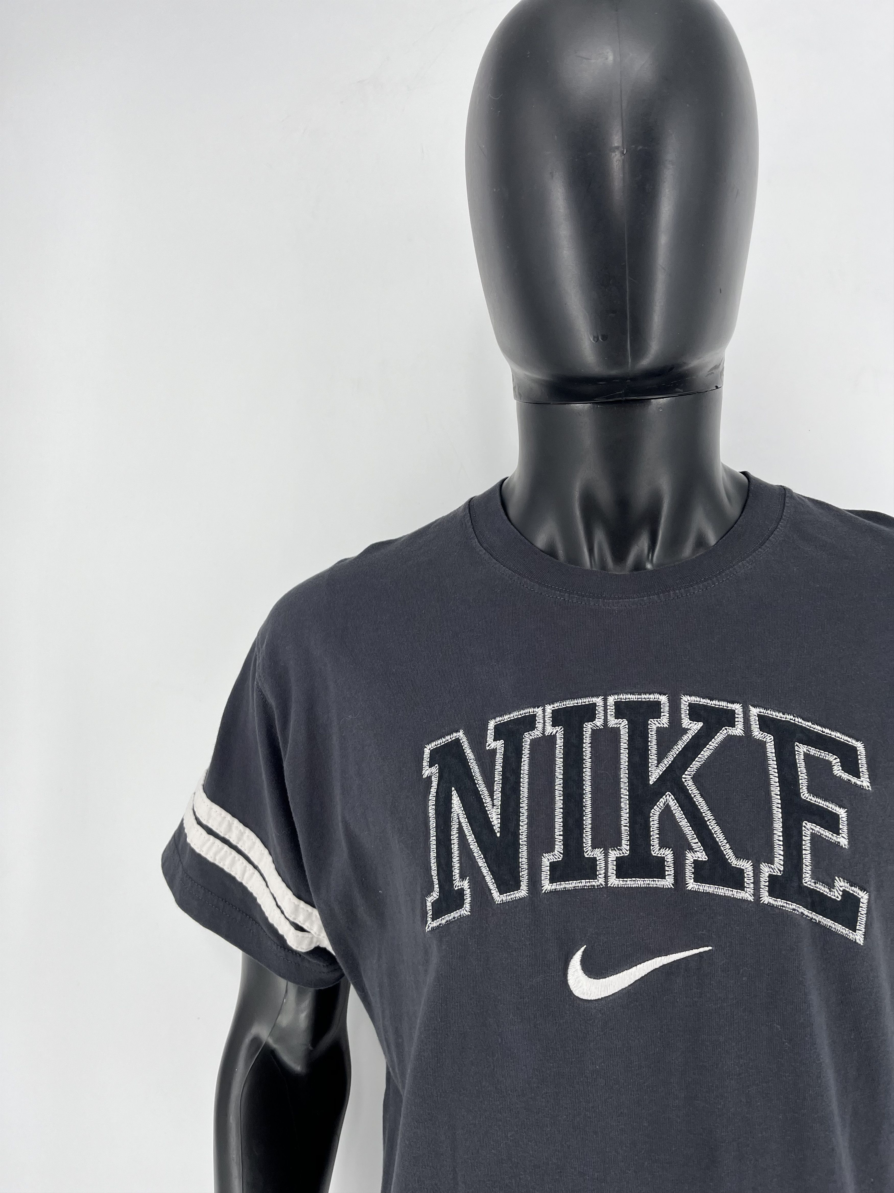 Nike Vintage Y2K Nike Center Swoosh Logo T-Shirt Size US M / EU 48-50 / 2 - 7 Thumbnail