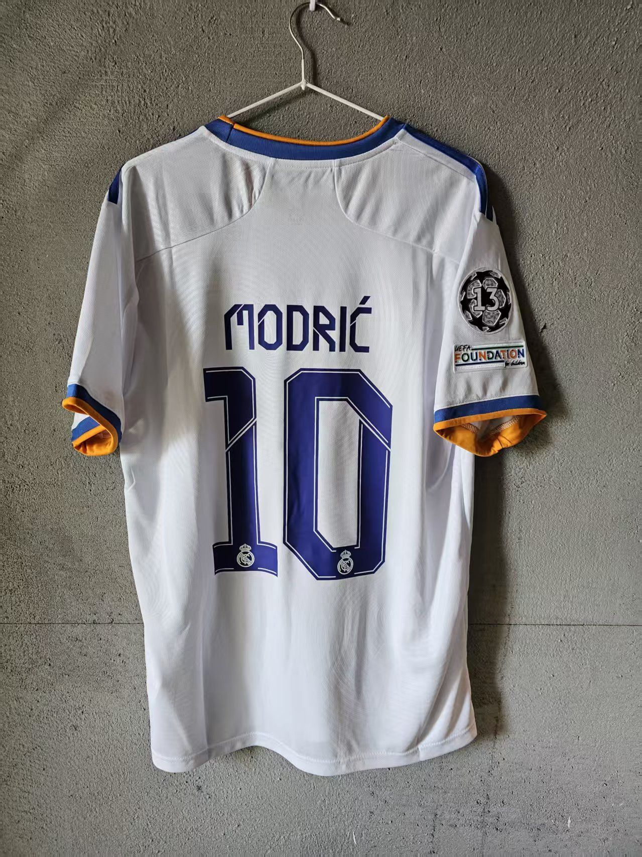Other 2022 Real Madrid 10 Luka Modric Jersey Size US L / EU 52-54 / 3 - 1 Thumbnail