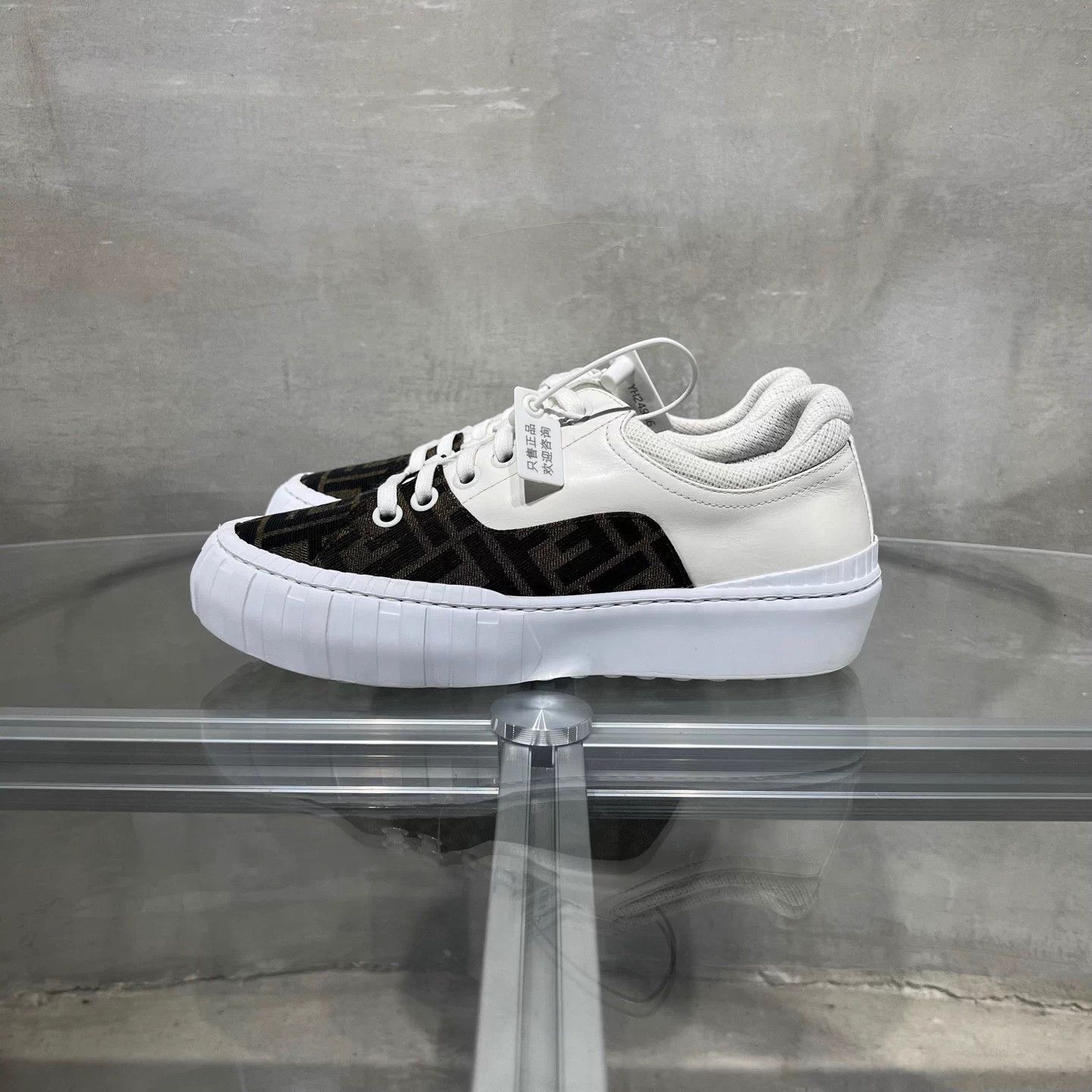Fendi Fendi FF print white and brown low-top sneakers UK5 Size US 8 / IT 38 - 3 Thumbnail