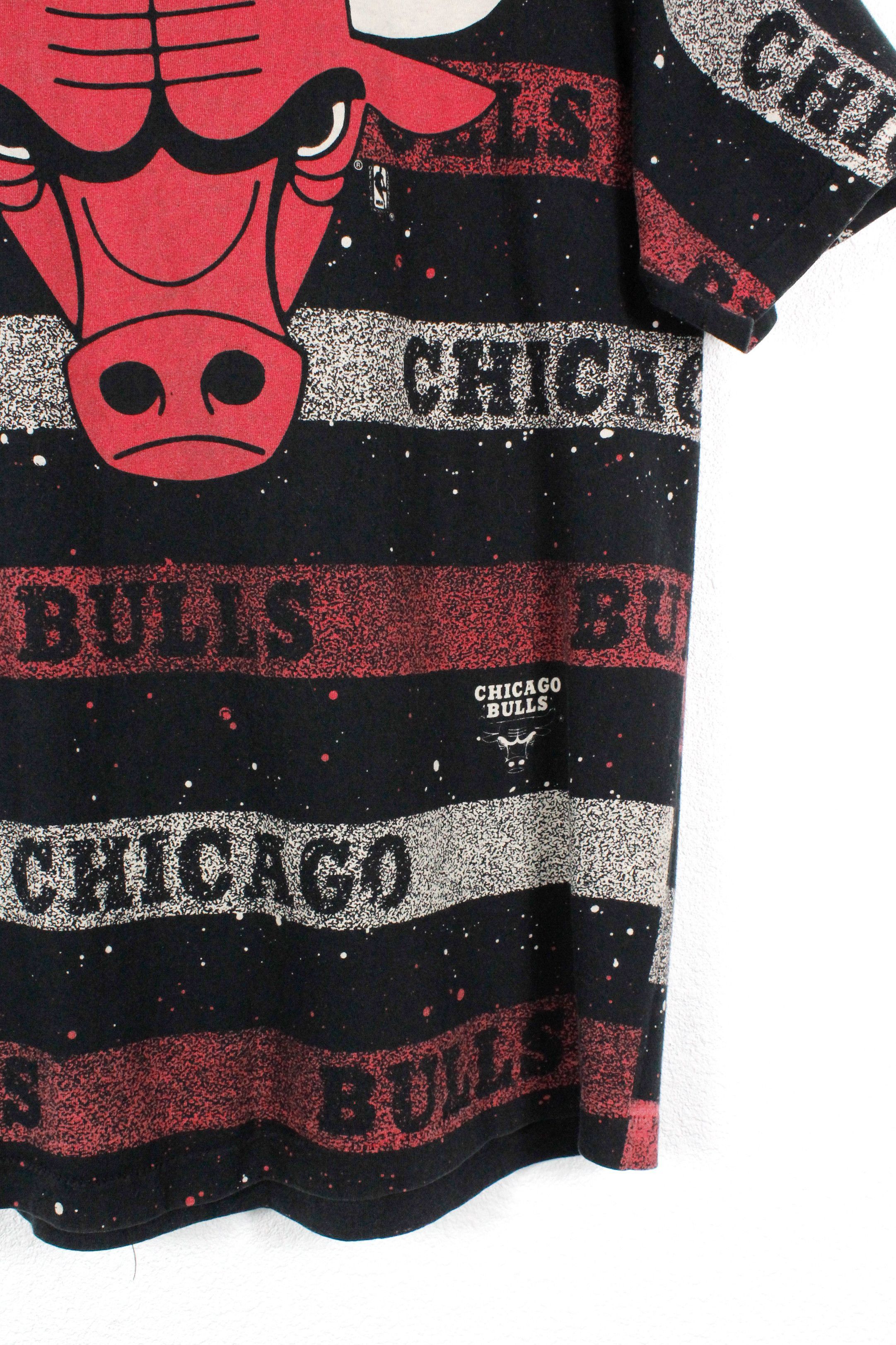 NBA Vintage Chicago Bulls All Over Printed Graphic Tee T-shirt Size US M / EU 48-50 / 2 - 4 Thumbnail