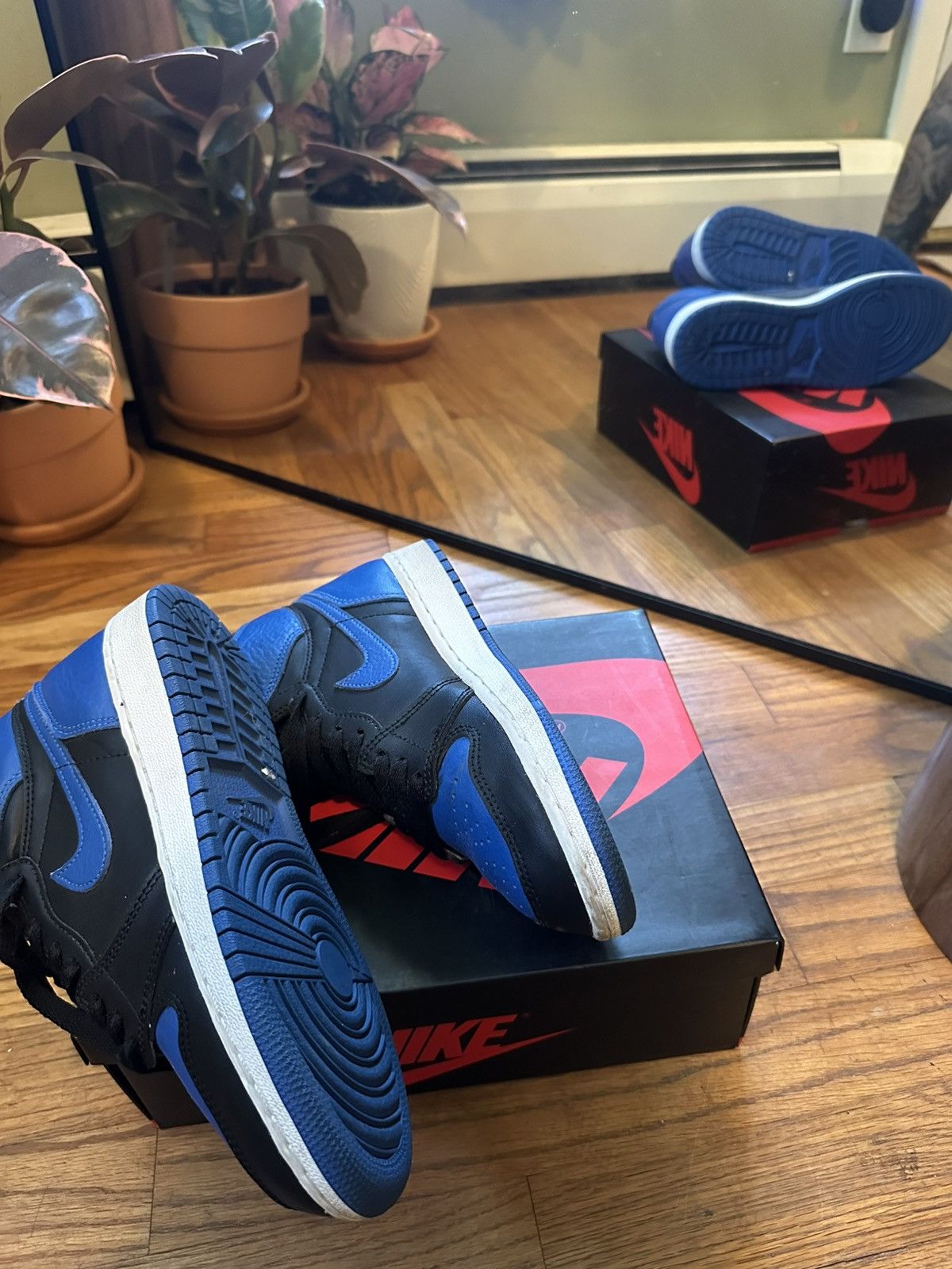 Jordan Brand Air Jordan 1 Retro High OG BG “Royal Blue” Size US 4.5 / IT 34.5 - 4 Thumbnail