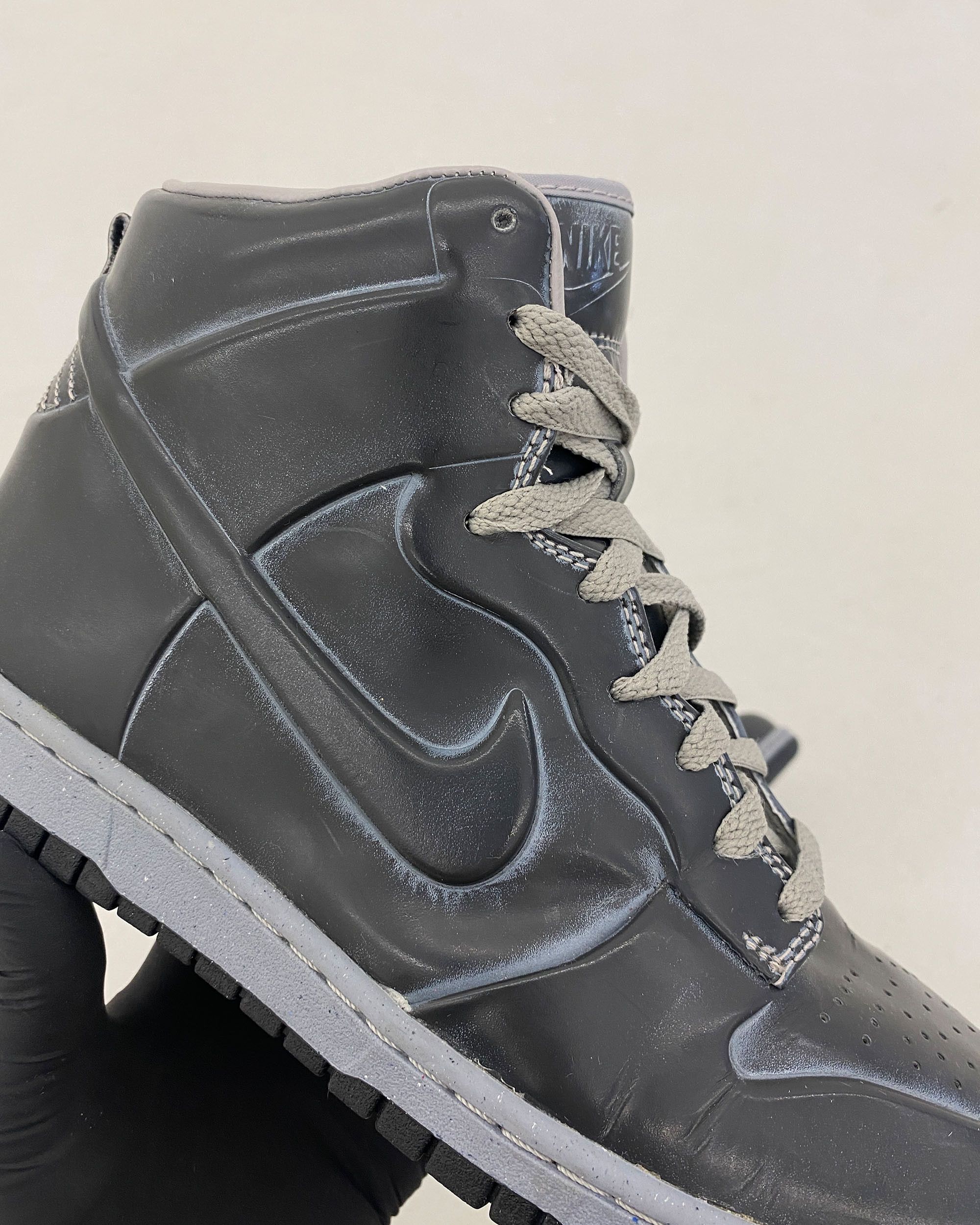 Nike 2012 Dunk High VT Premium Sneaker Medium Size US 8.5 / EU 41-42 - 2 Thumbnail