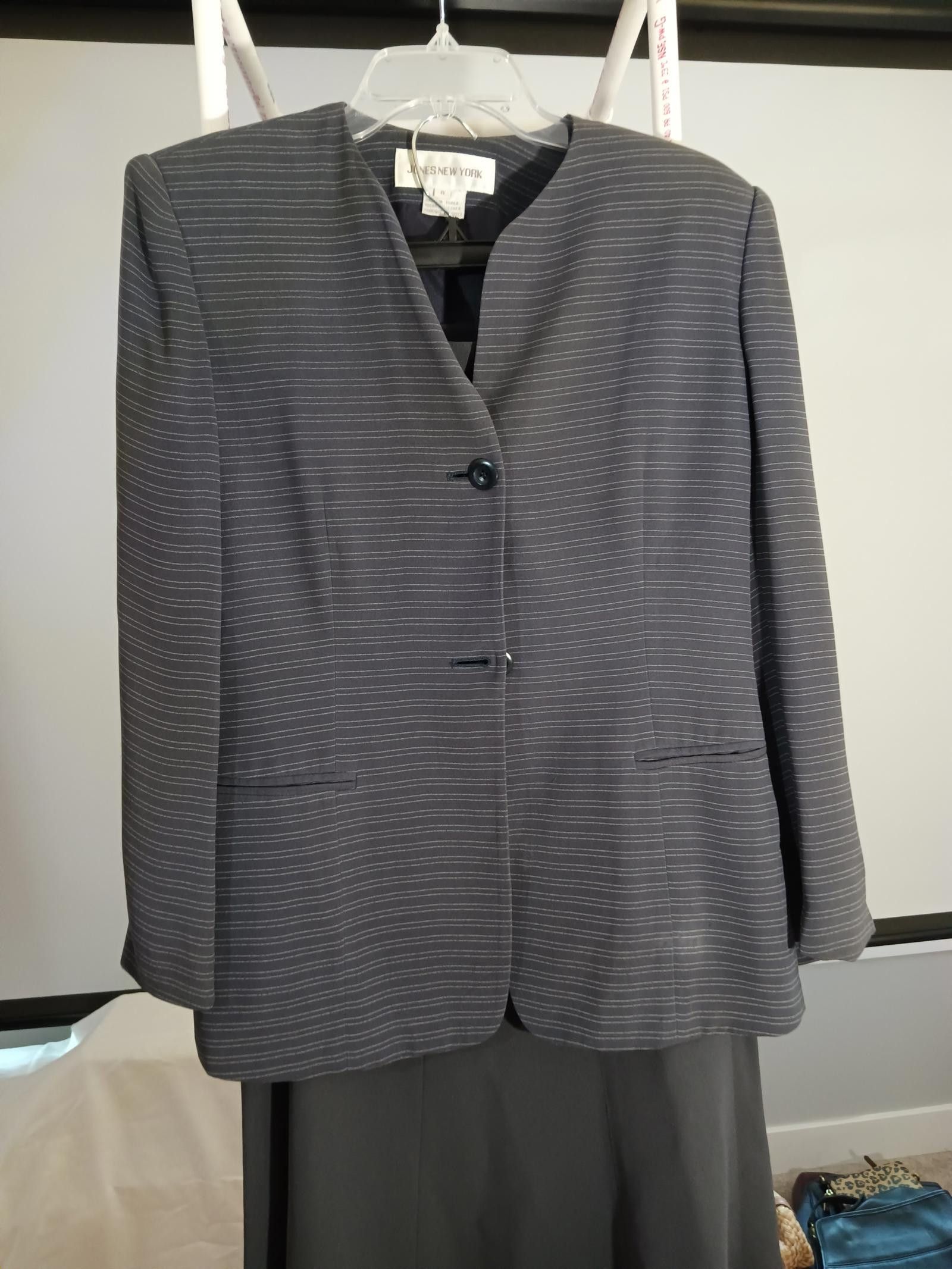 Jones New York Stylish Jones New York Women's Blazer - Size 8 Size M / US 6-8 / IT 42-44 - 1 Thumbnail