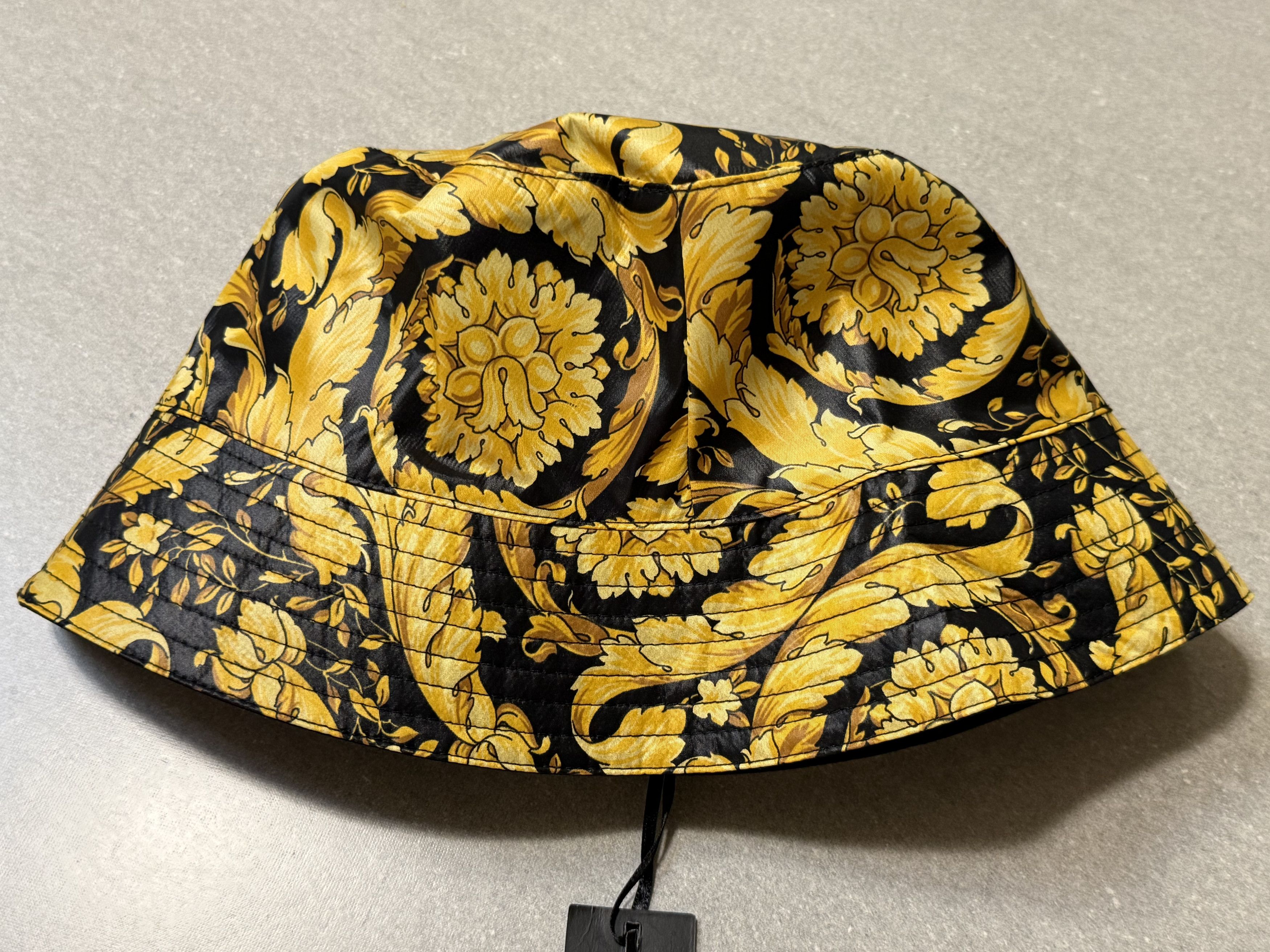 Versace VERSACE REVERS POLYAMIDE BUCKET HAT BAROQUE SIZE 57 $670USD Size ONE SIZE - 13 Thumbnail