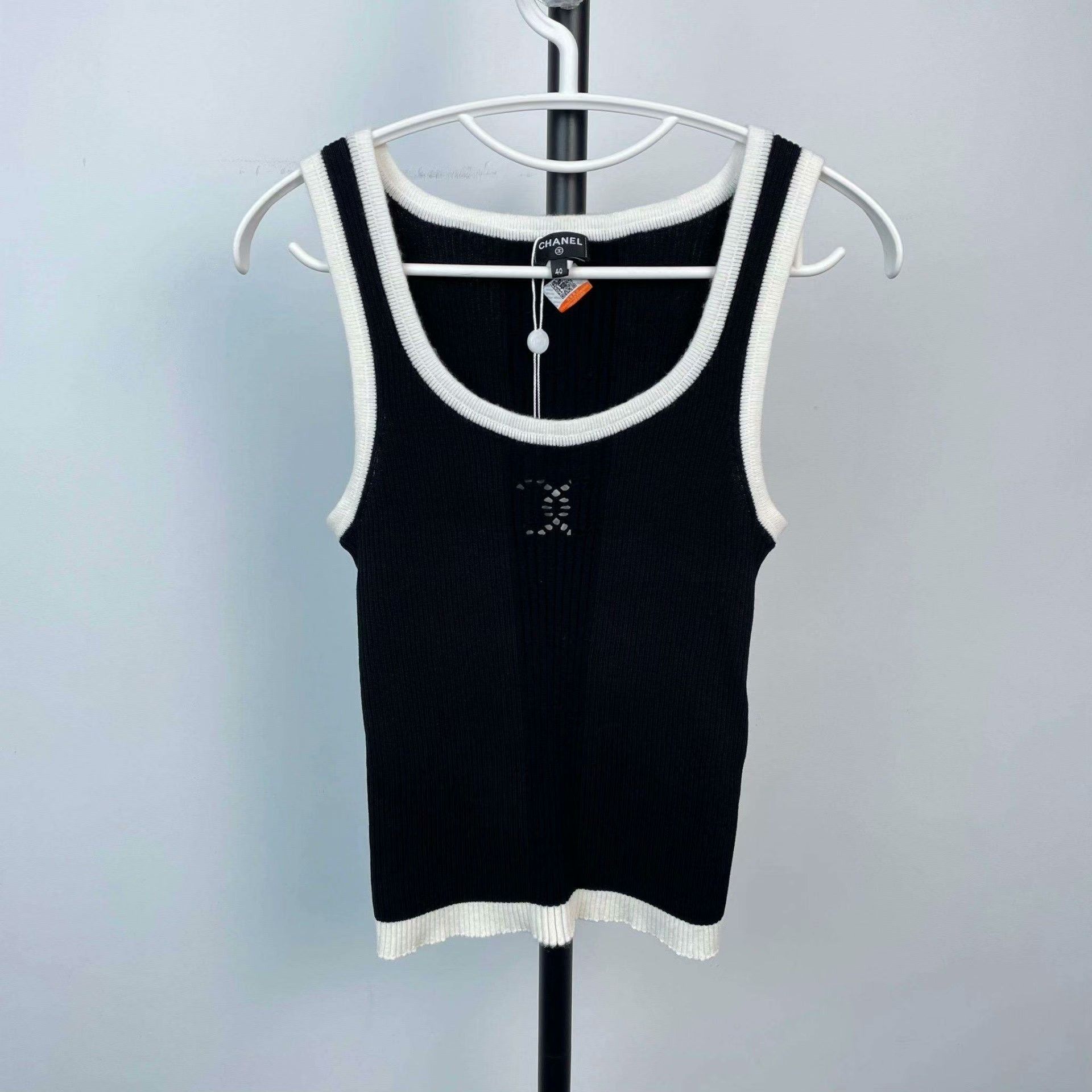 Chanel Chanel Knit Black Tank Top 40 Women Size M / US 6-8 / IT 42-44 - 1 Thumbnail