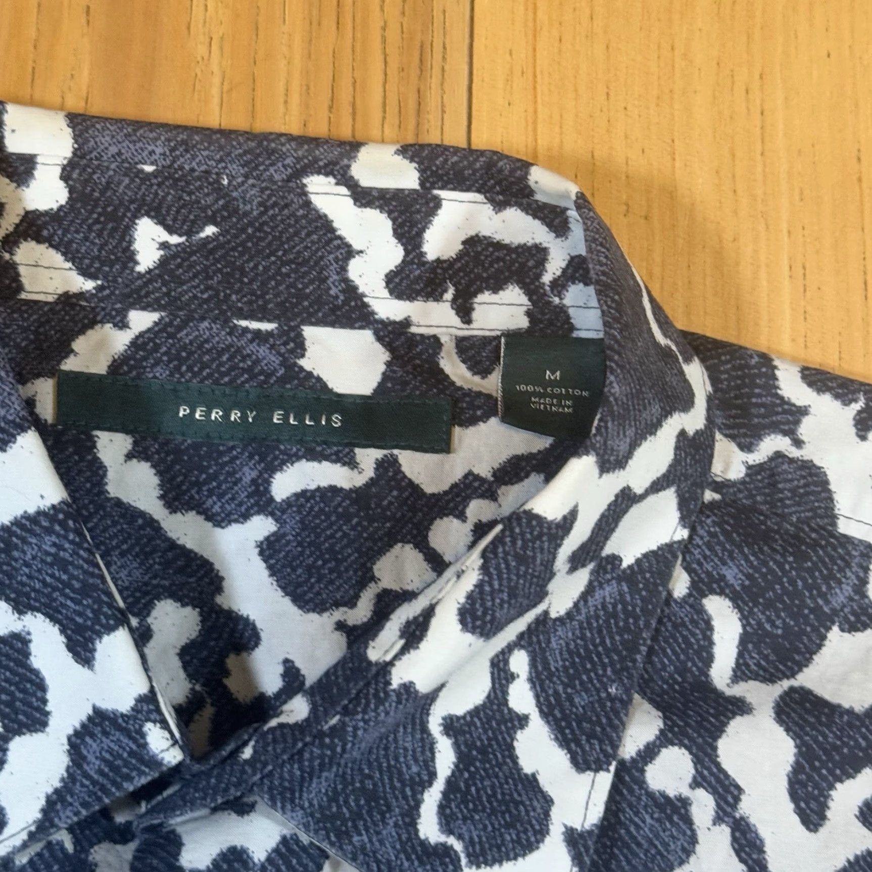 Perry Ellis Perry Ellis Shirt Mens M Short Sleeve Button-Up Blue White Camo Print Cotton Multicolor Colorful 90s (if applicable) Mens Size US M / EU 48-50 / 2 - 3 Thumbnail