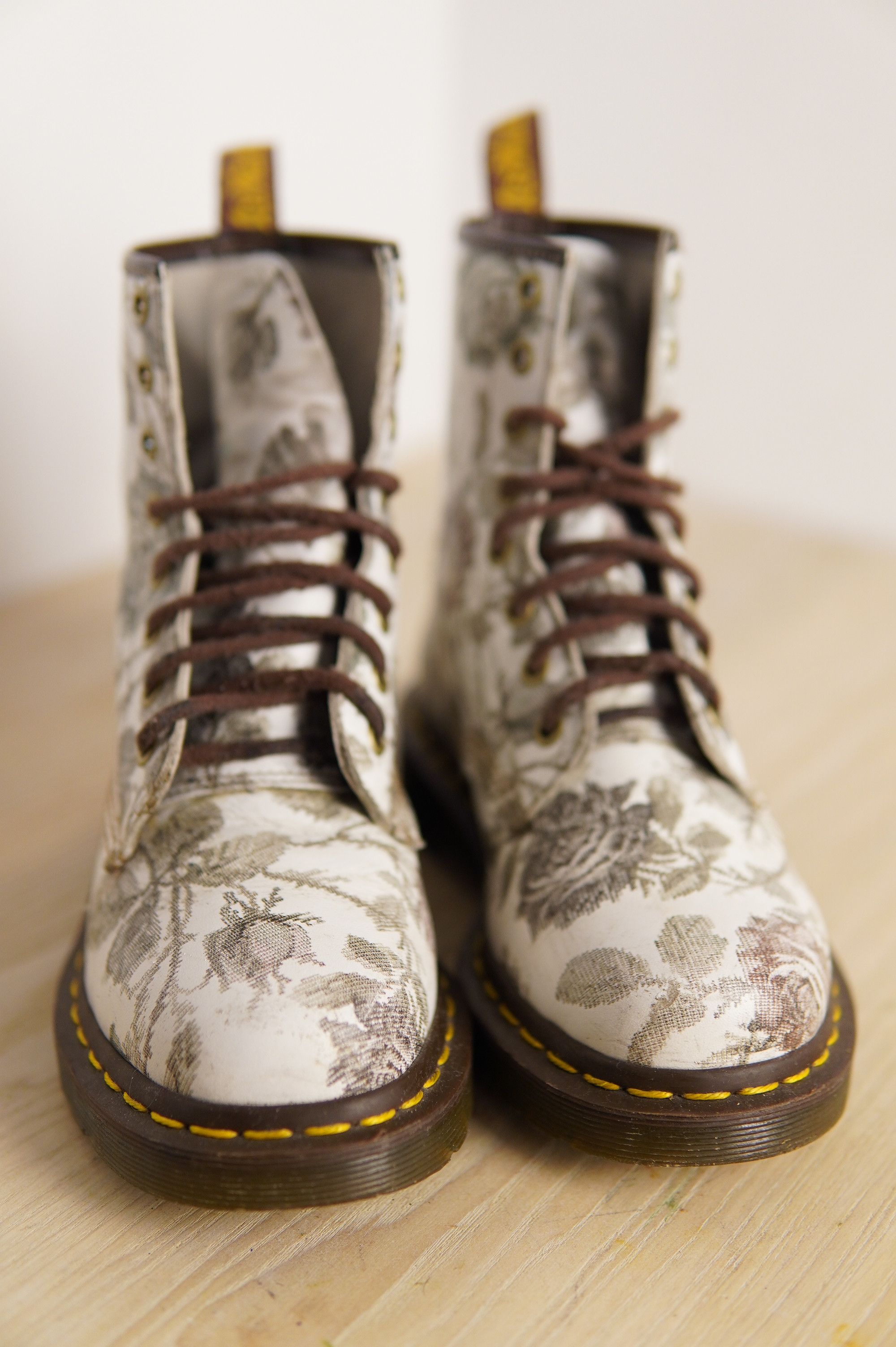 Dr. Martens Vintage Dr. Martens 1460 Pascal Floral Rose Tapestry Boots Size US 5 / IT 35 - 6 Thumbnail