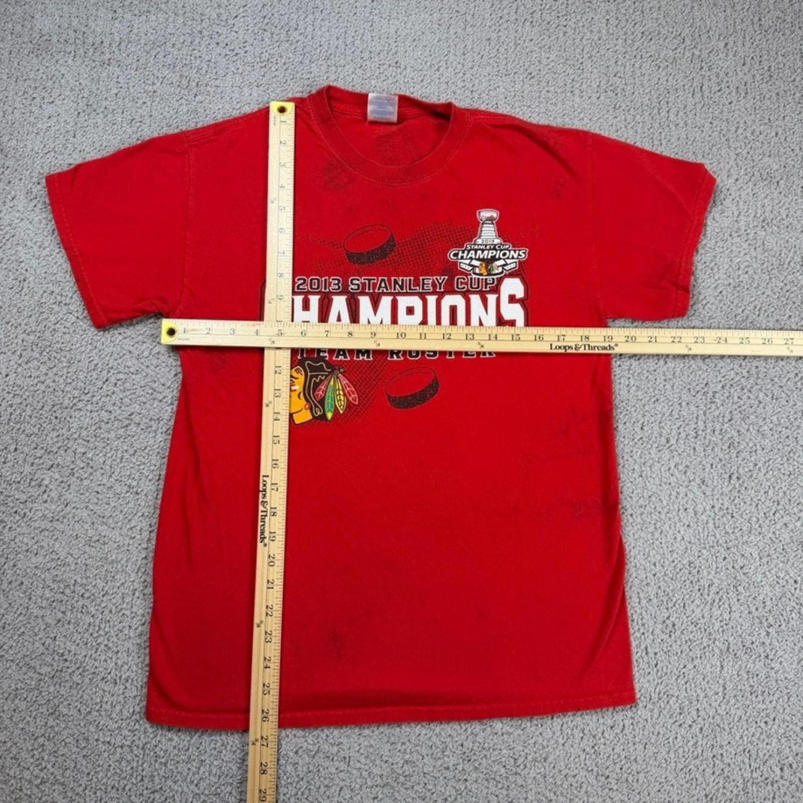 Gildan Chicago Blackhawks 2013 Stanley Cup Champions Roster T Shirt Size US M / EU 48-50 / 2 - 3 Thumbnail