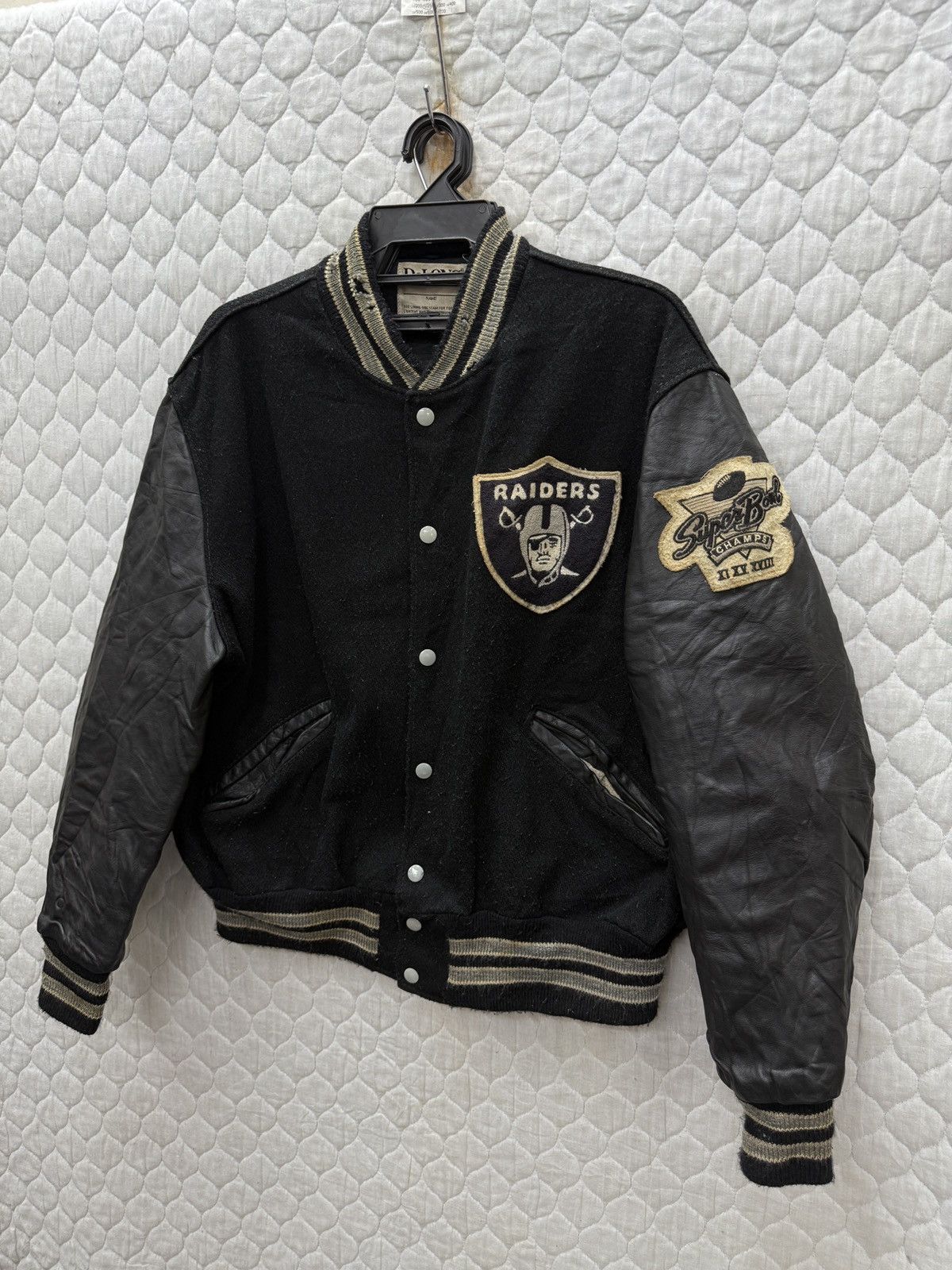 NFL 🔥🔥🔥ARCHIVE VINTAGE NFL LAS VEGAS RIDERS VARSITY JACKET Size US M / EU 48-50 / 2 - 5 Thumbnail