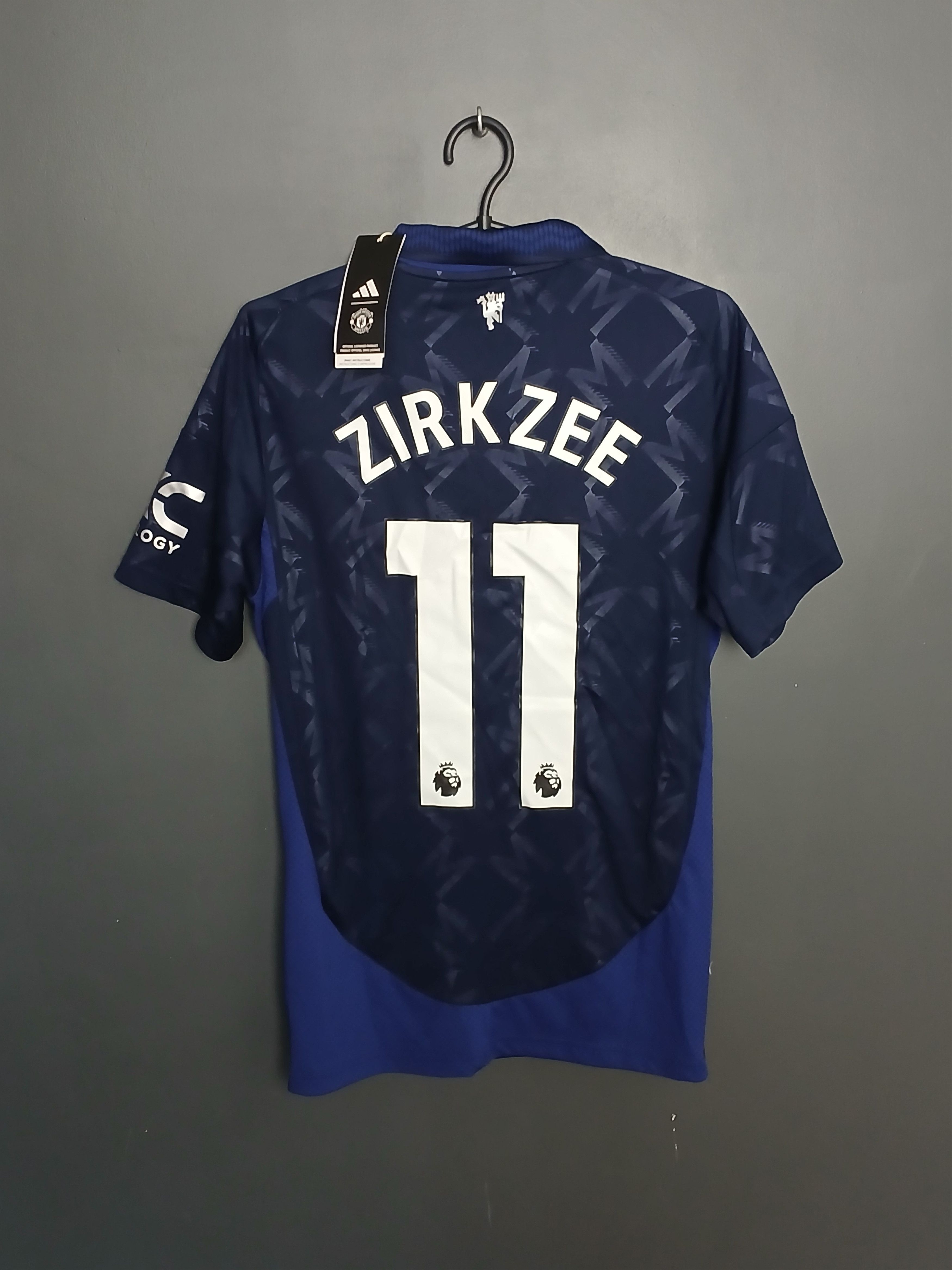 Adidas New Manchester United 24/25 Away Zirkzee Football Jersey Size US XS / EU 42 / 0 - 1 Thumbnail