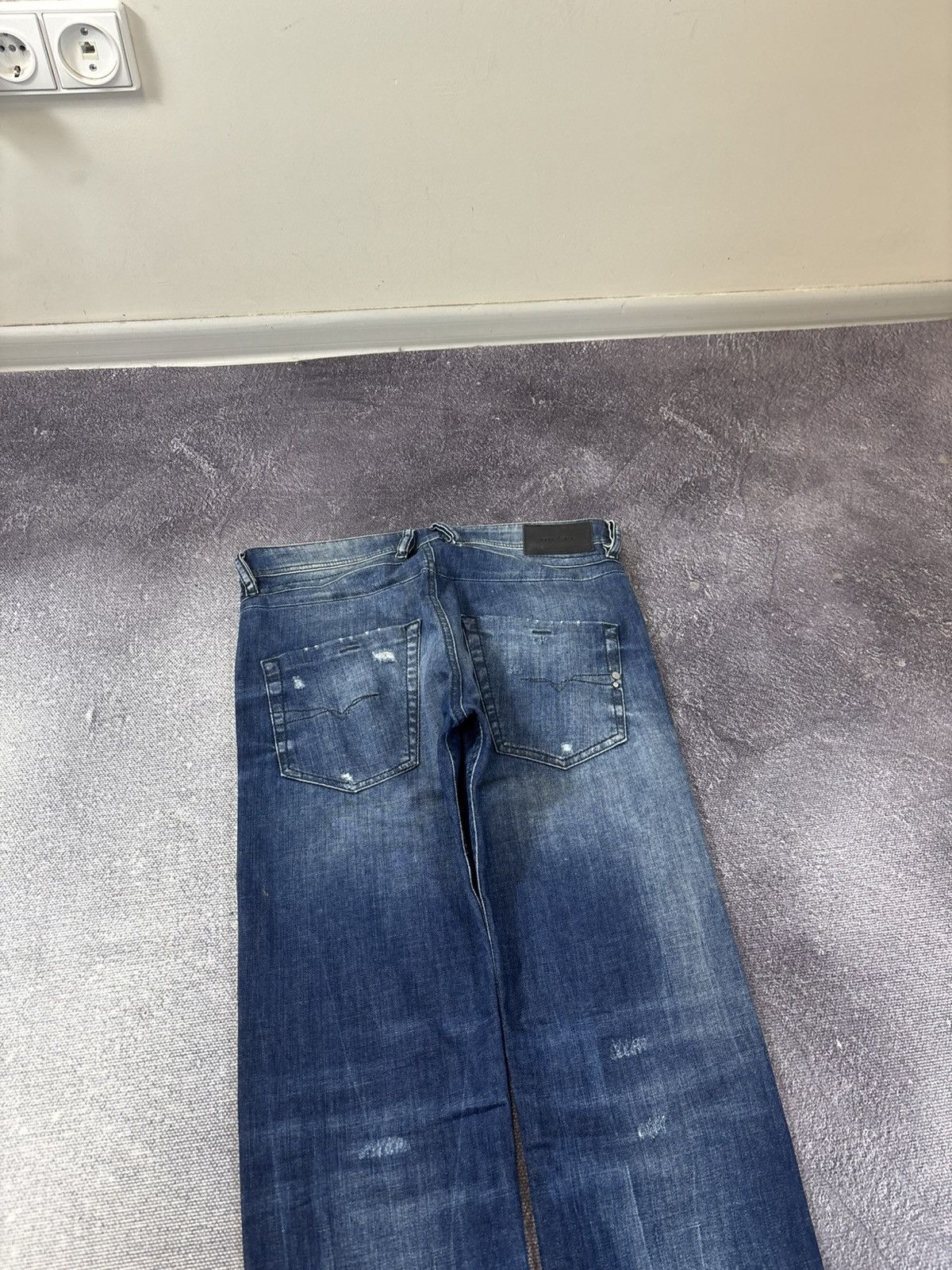 Diesel Diesel Belther NWT Men’s Regular Slim Tapered Denim Jeans Size US 28 / EU 44 - 16 Thumbnail