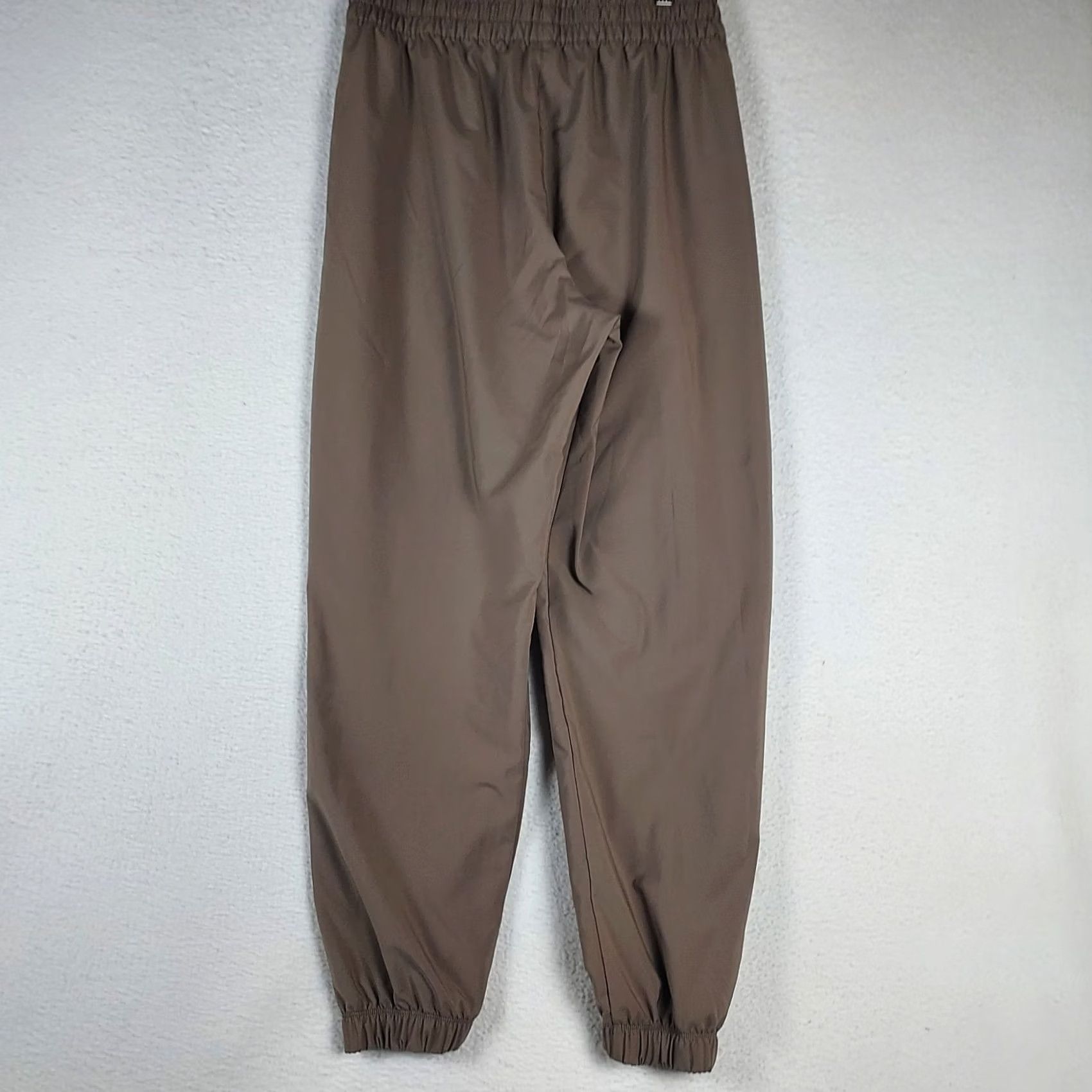 Nike Nike Dri-FIT Women’s Joggers Pants M Taupe Brown Lightweight Training Activewear Jogger Autumn Spring Winter Mens Womens Girls Boys Size 32" / US 10 / IT 46 - 2 Thumbnail