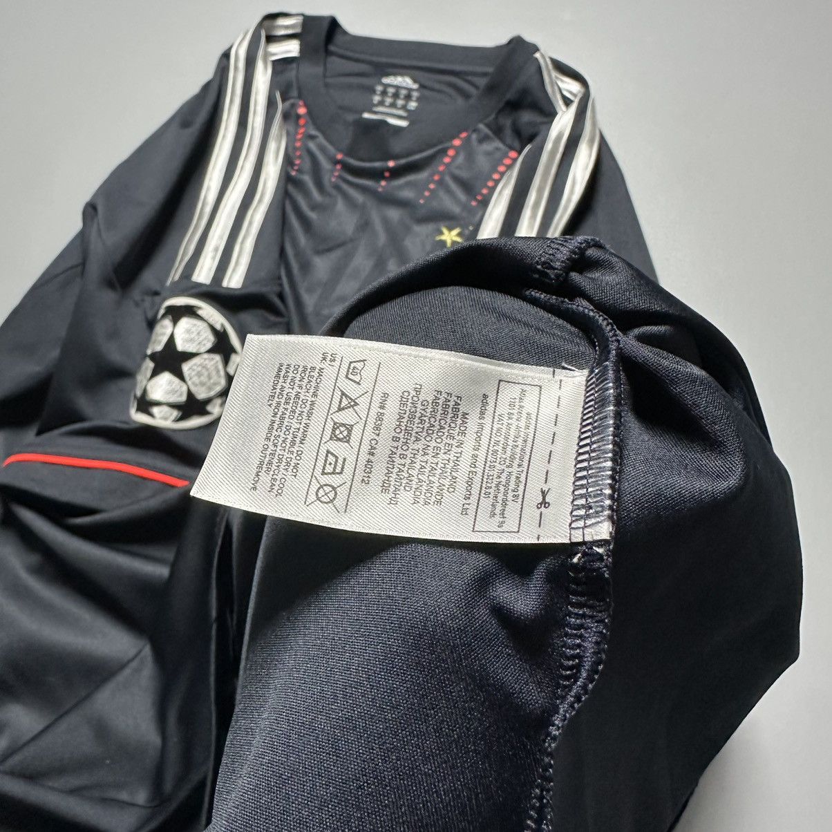 Vintage BAYERN ADIDAS 2012/2013 FOOTBALL THIRD JERSEY #71 ROBBERY Size US M / EU 48-50 / 2 - 12 Thumbnail