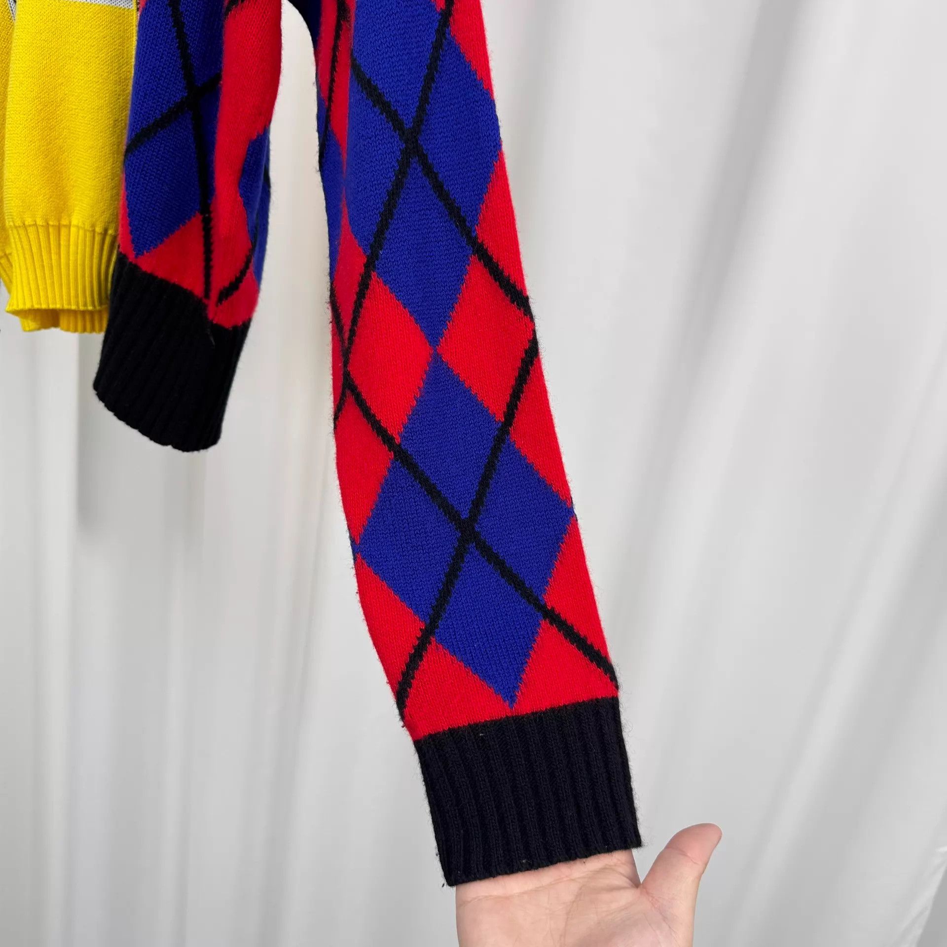 Versace Versace colorblock letter logo sweater 40 99 new Size S / US 4 / IT 40 - 4 Thumbnail