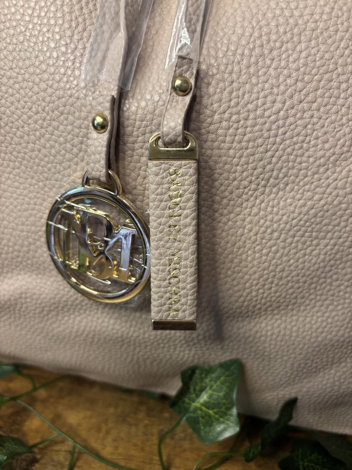 Designer NWT Badgley Mischka Vegan Leather Tote Size ONE SIZE - 2 Thumbnail