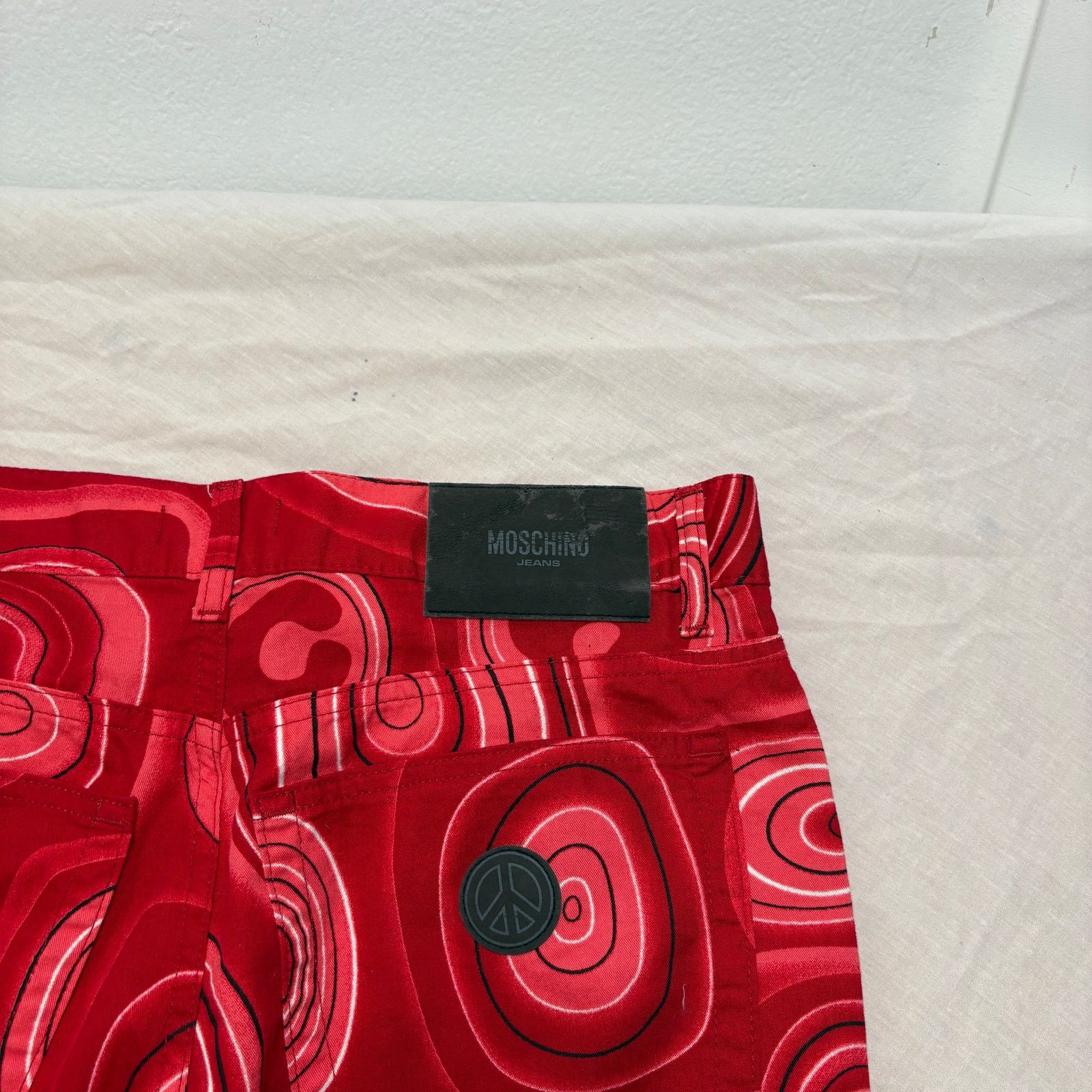 Moschino VTG 90's Red Moschino Peace Sign Jeans Grail SZ 32" Size 32" / US 10 / IT 46 - 7 Thumbnail