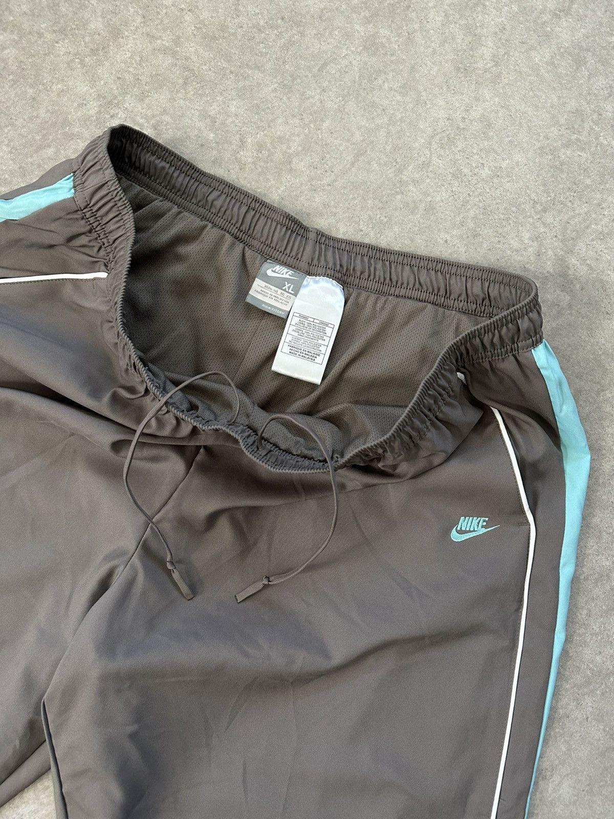 Nike Vintage Nike Track Pants Y2K Athletic Wear Casual Essential Size US 34 / EU 50 - 6 Thumbnail