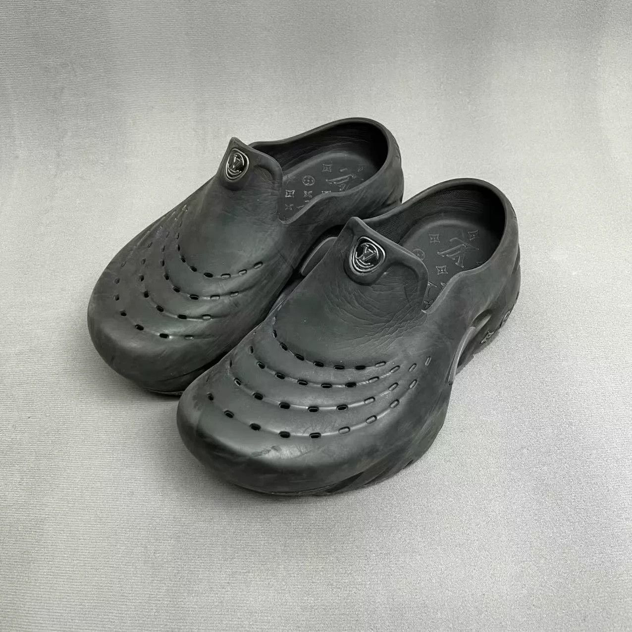 Louis Vuitton louis vuitton black shark bottom shoes Size US 8 / EU 41 - 1 Thumbnail