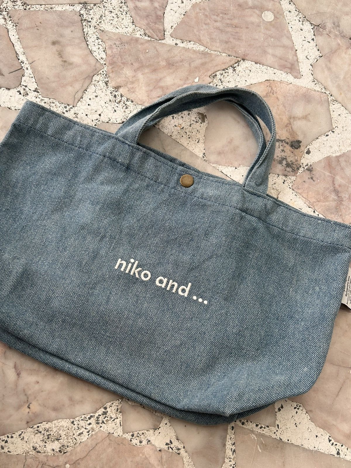 Issey Miyake Niko and … mini totebag spellout Size ONE SIZE - 2 Thumbnail