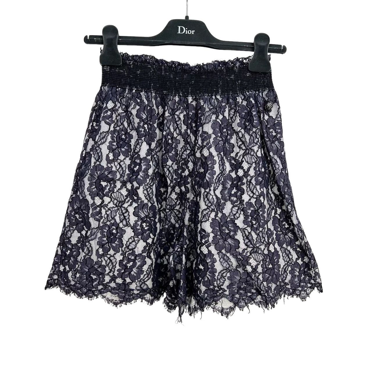 Chanel Chanel Floral Lace Shorts Size 34 Size 25" / US 0 / IT 36 - 1 Thumbnail
