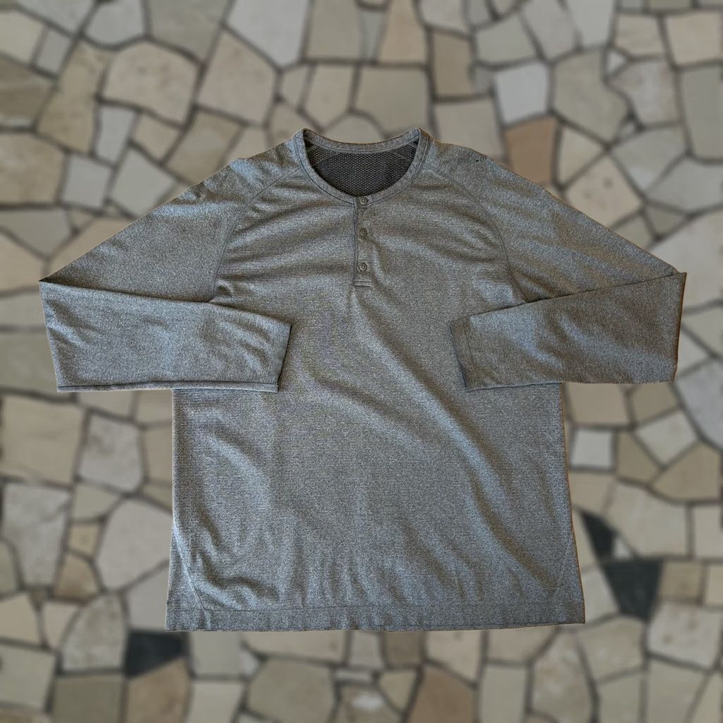 Lululemon Lululemon Live In Practice Henley Gray Long Sleeve T-Shirt Men’s XL Distressed Size US XL / EU 56 / 4 - 1 Thumbnail