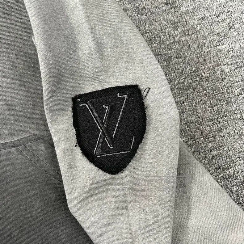 Louis Vuitton Louis Vuitton Washed Worn Tie Dye Badge Hoodie Size US S / EU 44-46 / 1 - 4 Thumbnail